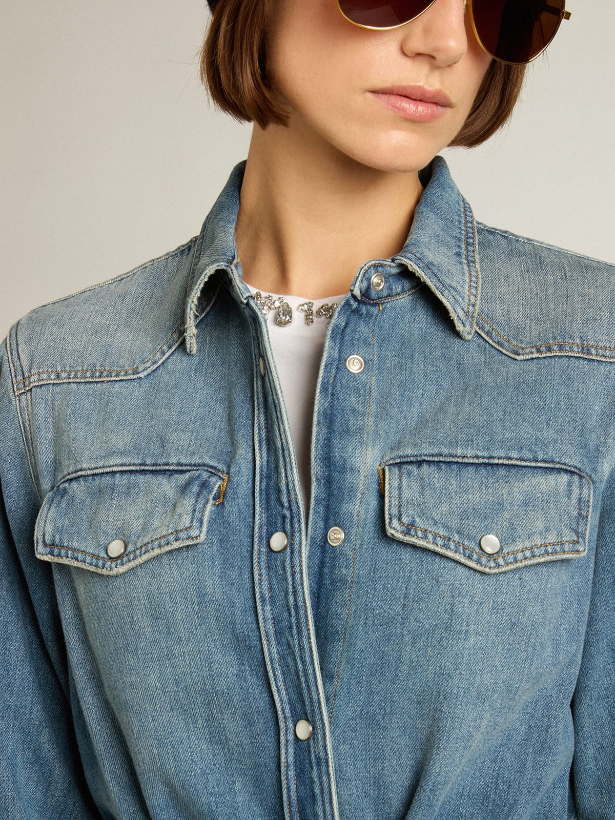 Women's shirt dress in denim with belt - 4