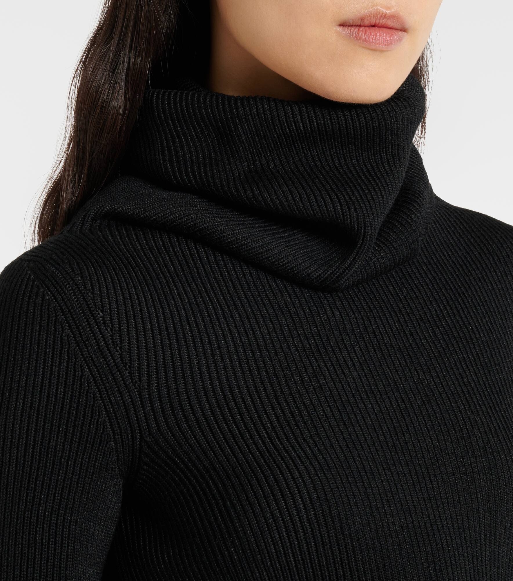 Wool-blend turtleneck sweater - 4
