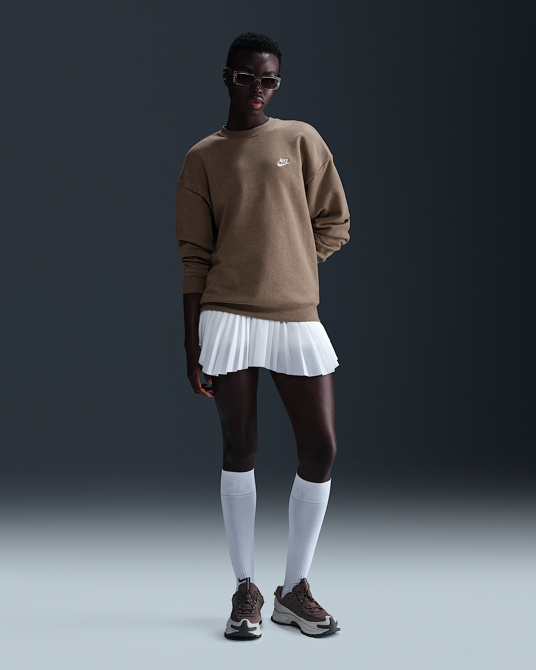 Nike Sportswear Club Fleece Women's Loose Crew-Neck Sweatshirt - 4