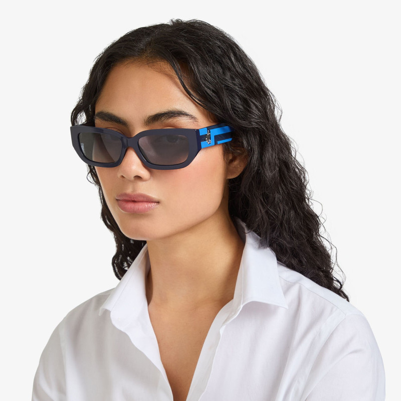 JIMMY CHOO Tatum
Blue Rectangular Sunglasses outlook