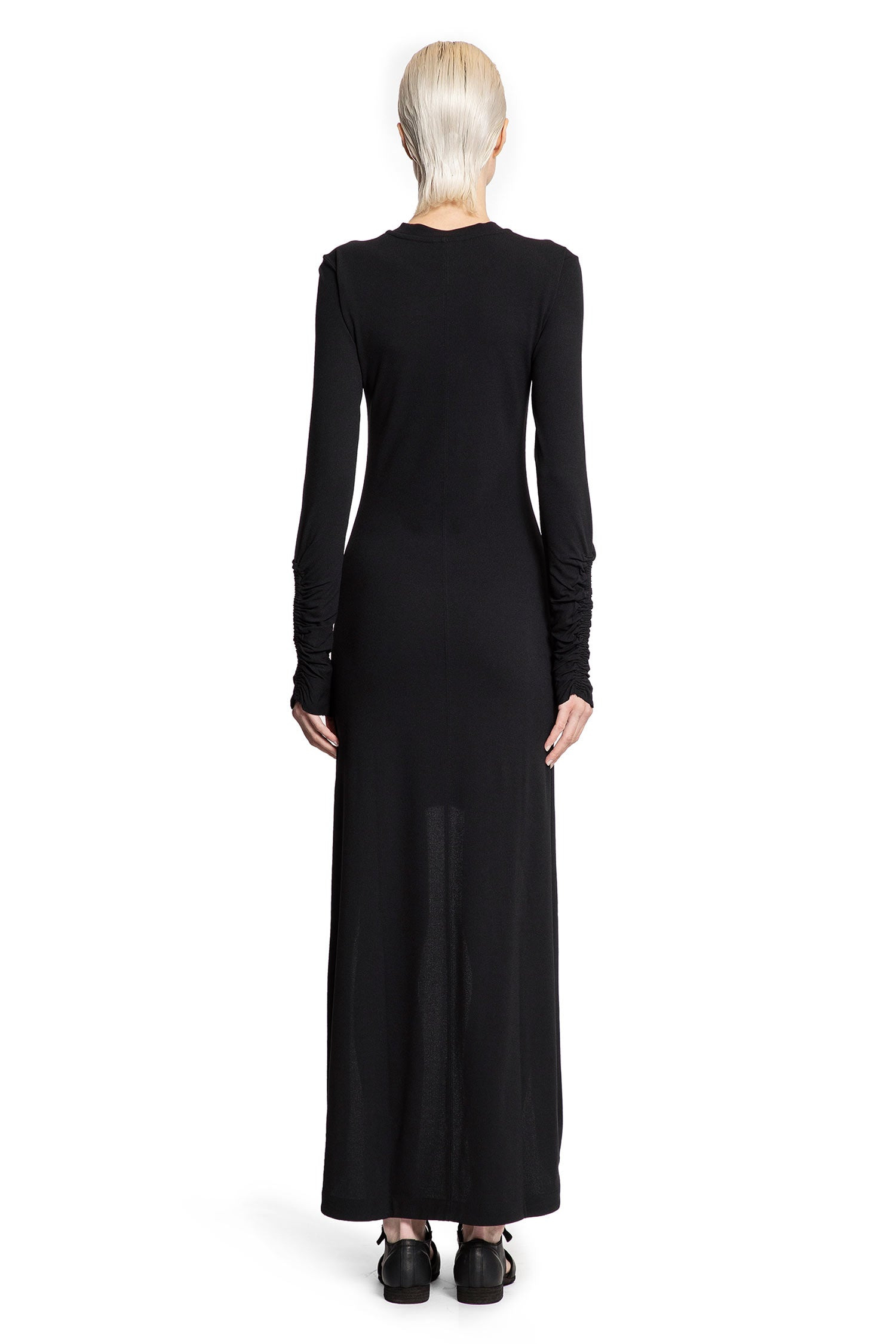 Long-Turtleneck-Dress-With-Hand-Gaiters - 3