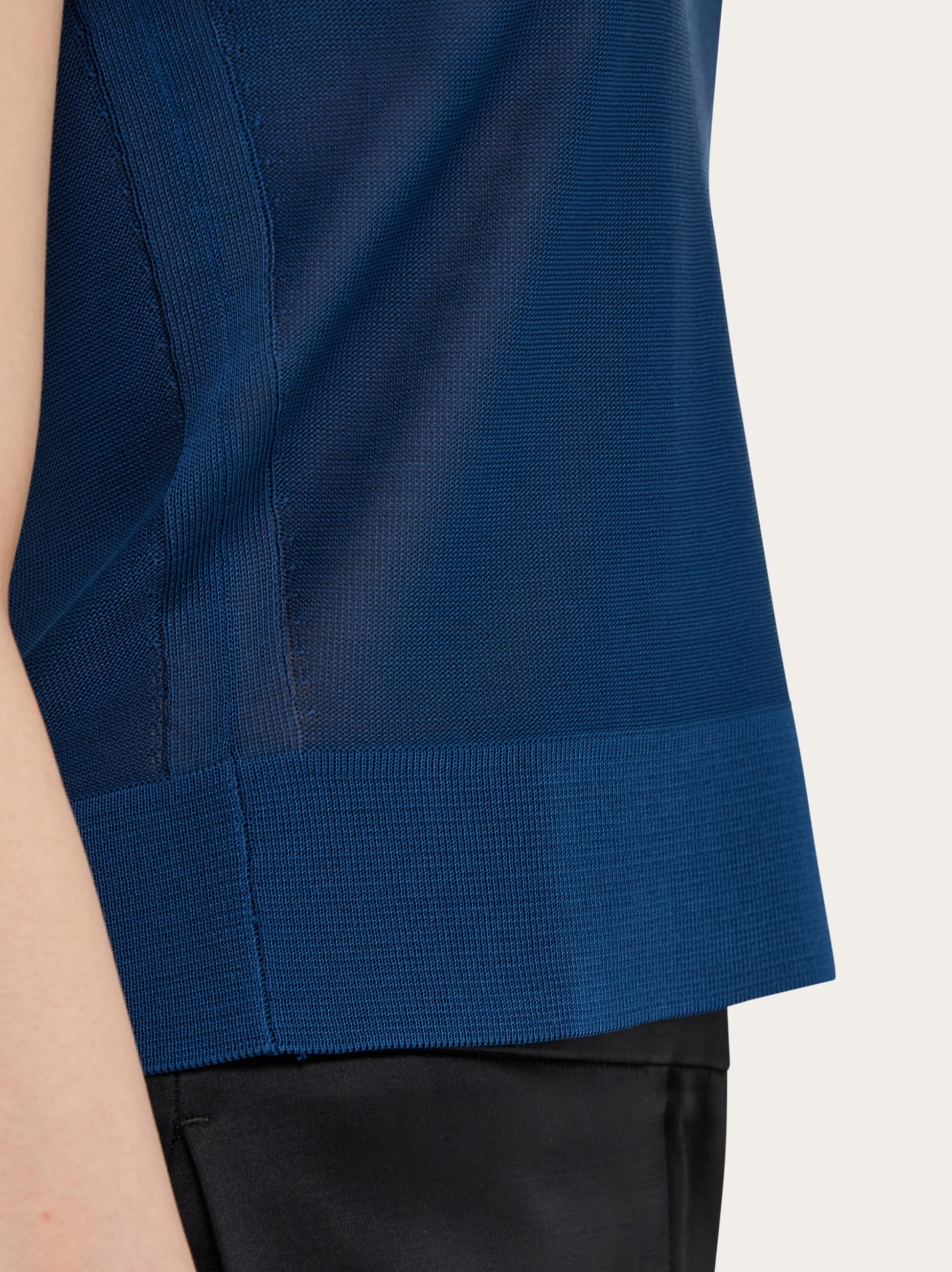 Sleeveless knitted top - 7