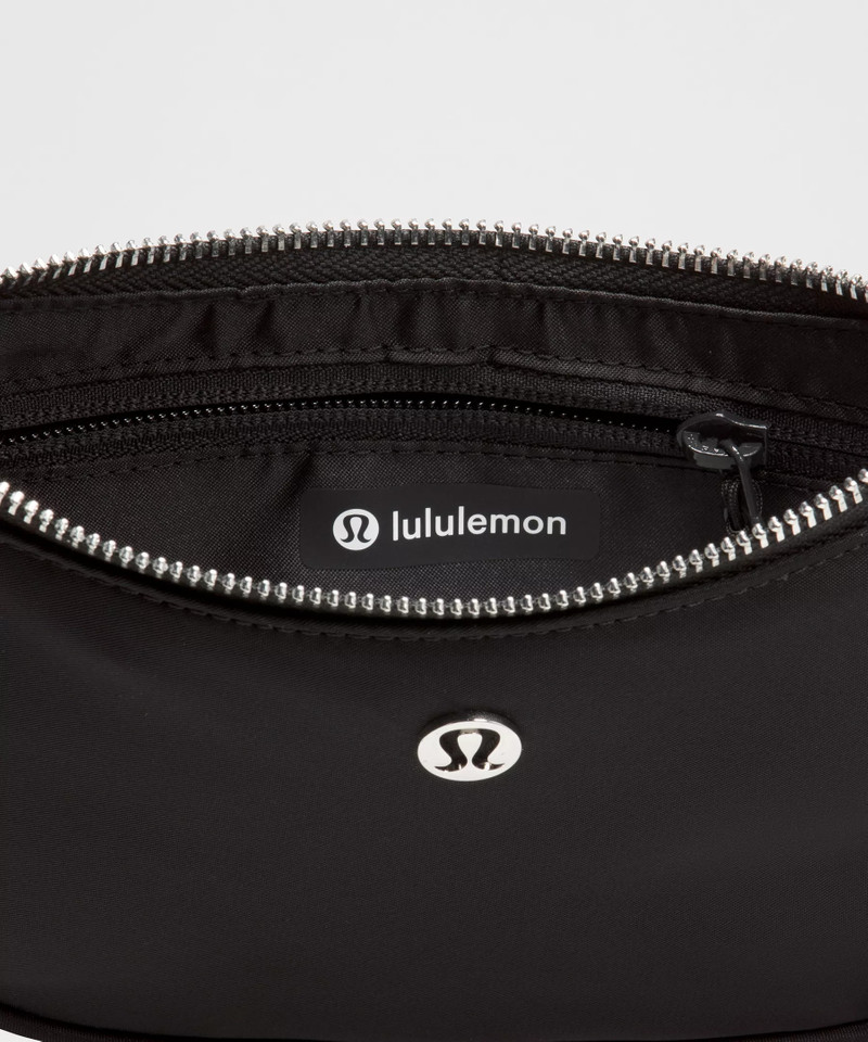 City Essentials Mini Shoulder Bag 1L 4
