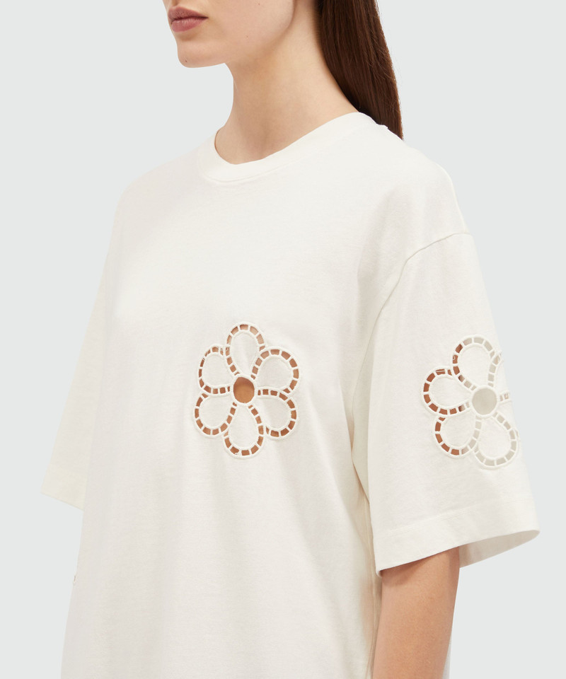 White cotton T-Shirt with floral embroidery 5