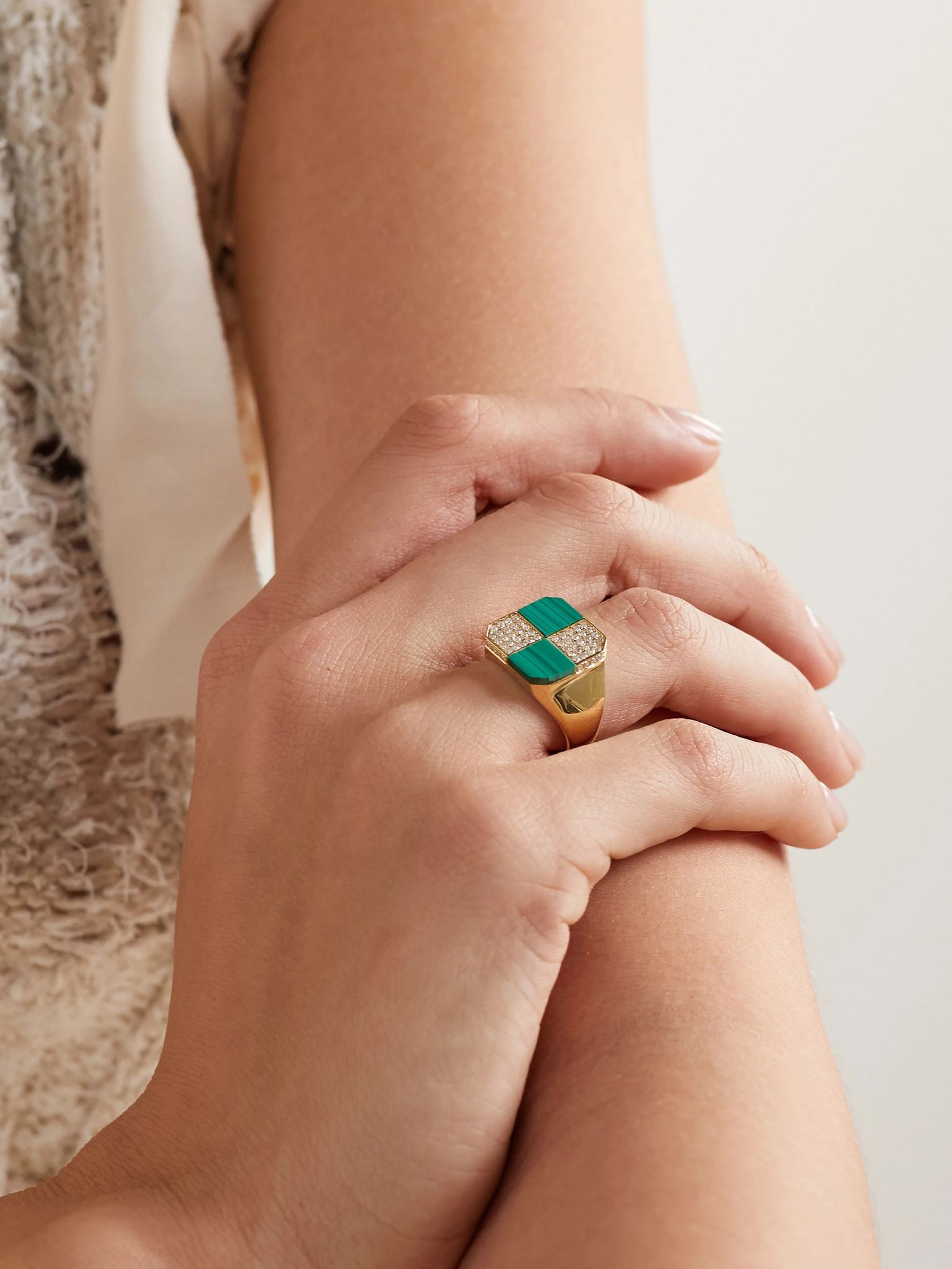 9-karat gold malachite, and diamond ring Gold - 5