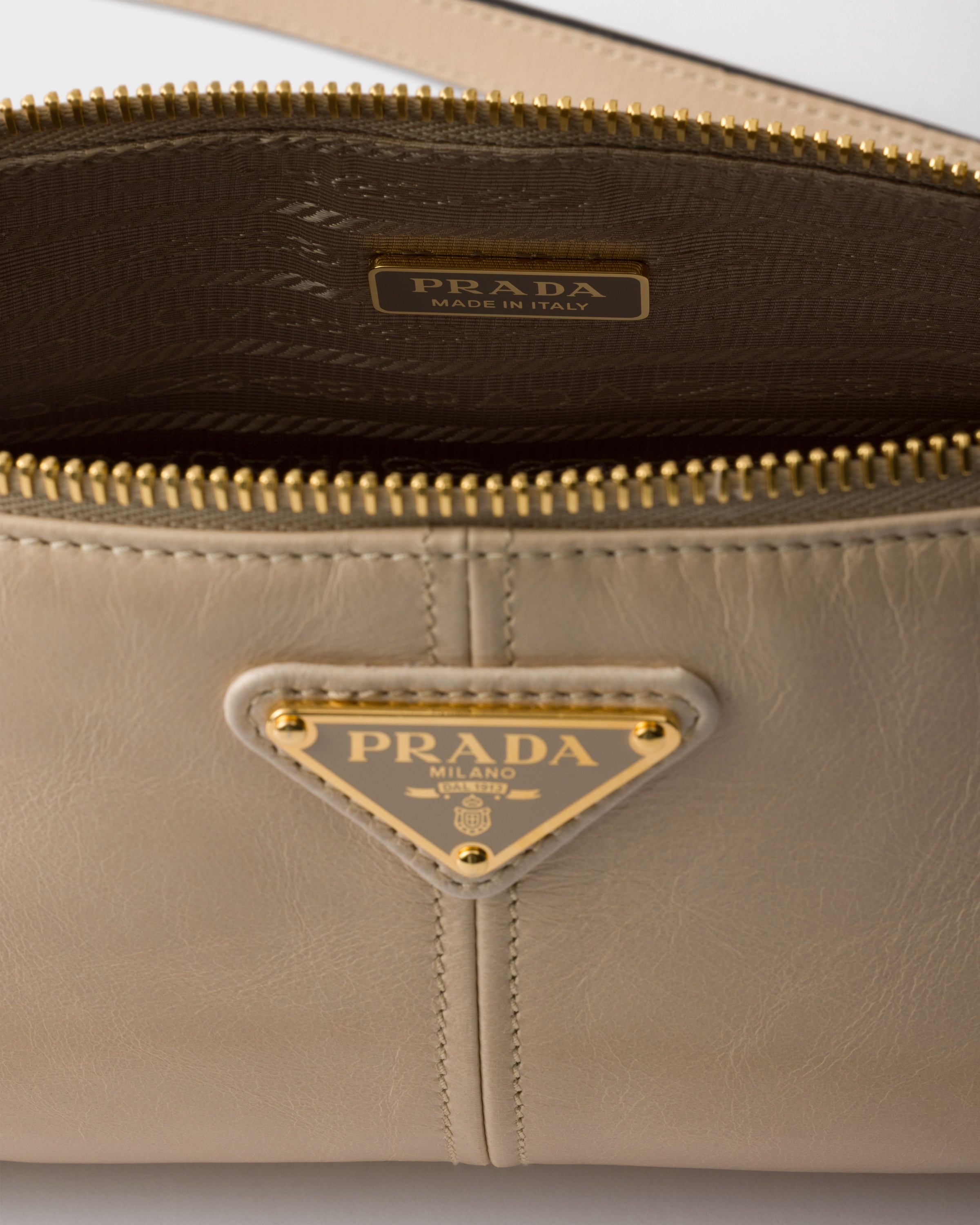Prada Re-Edition 2002 medium leather shoulder bag - 5
