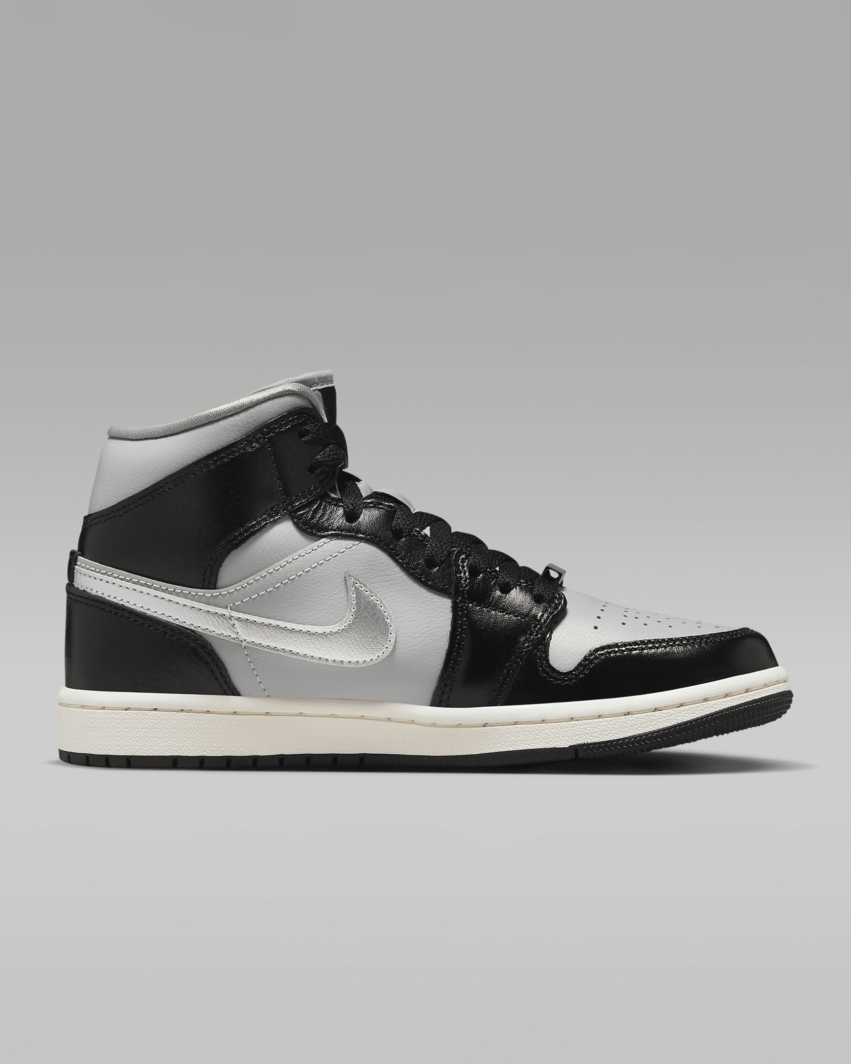 Air Jordan 1 Mid SE Women's Shoes - 3