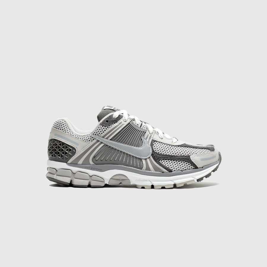 NIKE ZOOM VOMERO 5 PRM "LIGHT IRON ORE" - 1