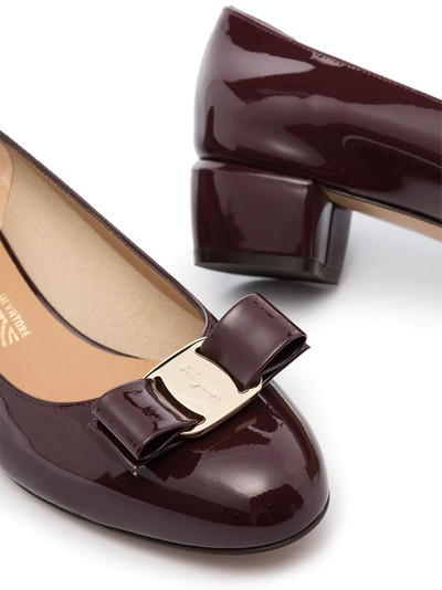 Salvatore Ferragamo Vara 40mm patent leather pumps outlook