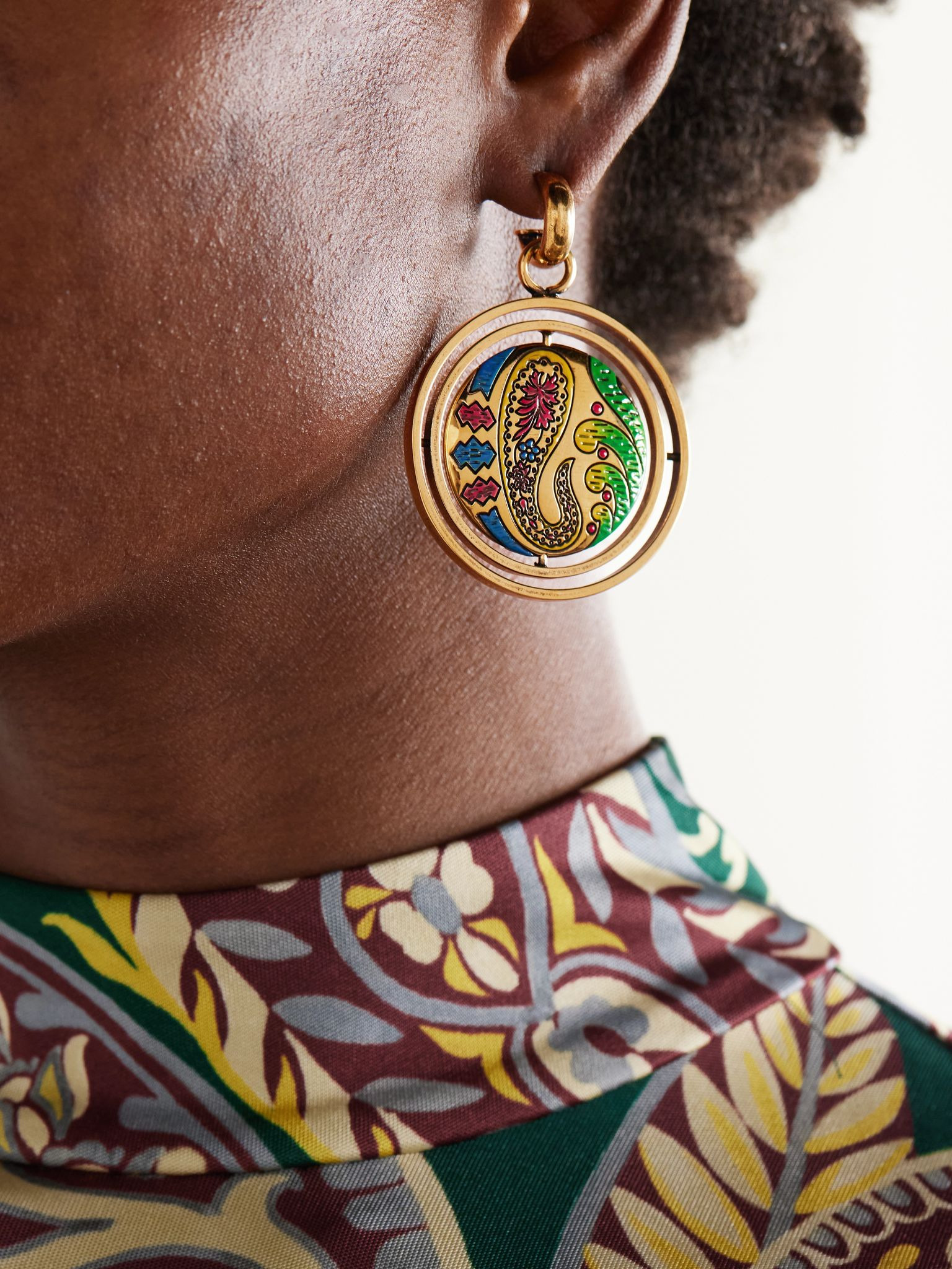 Gold-tone and enamel earrings Gold - 2