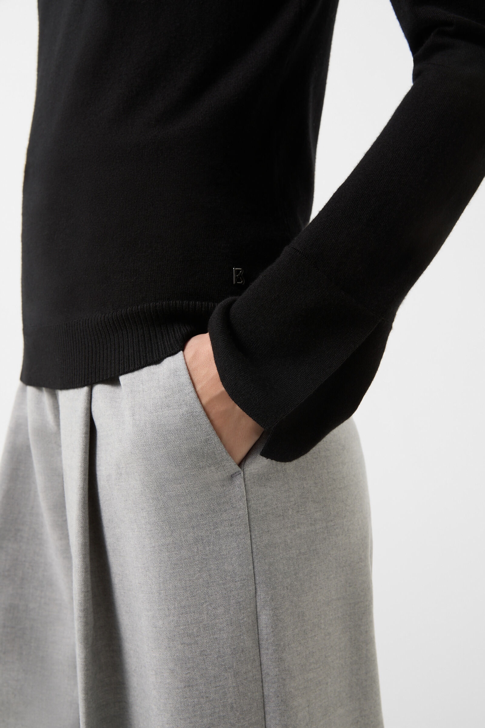 Vinny Turtleneck pullover in Black - 5