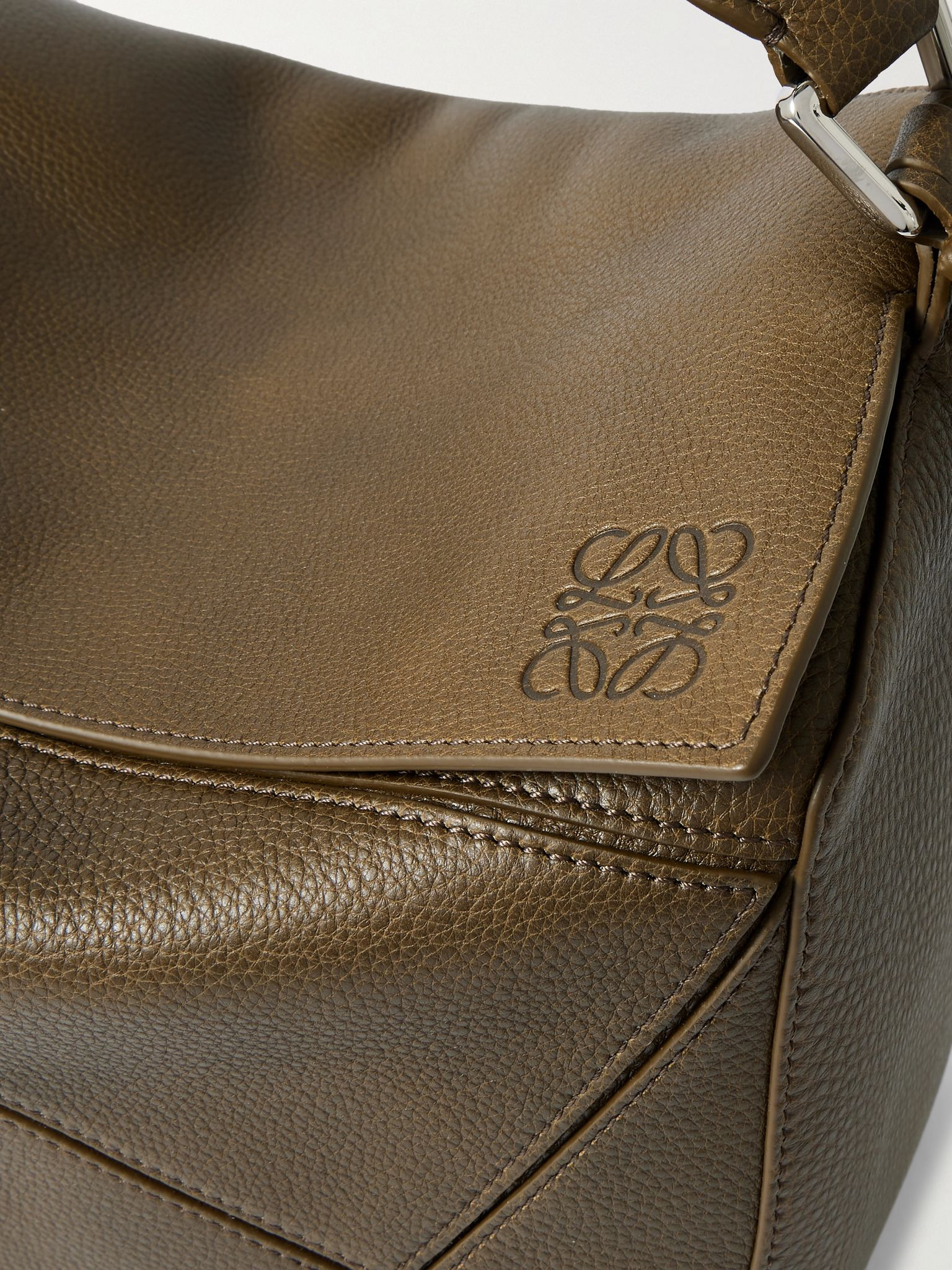Puzzle Edge Large Logo-Debossed Full-Grain Leather Messenger Bag Beige - 4