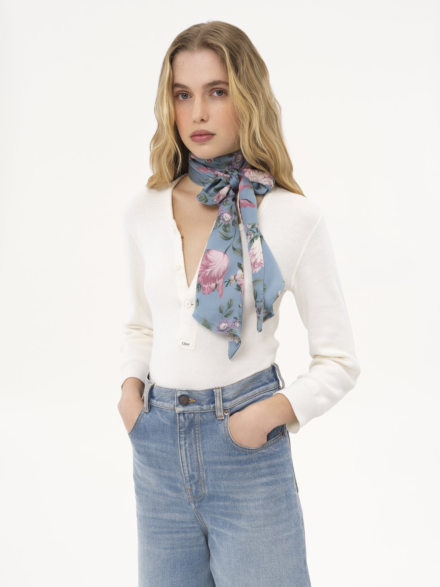 THE CHLOÉ PEONIES WIDE BANDEAU SCARF IN SILK CHARMEUSE - 2