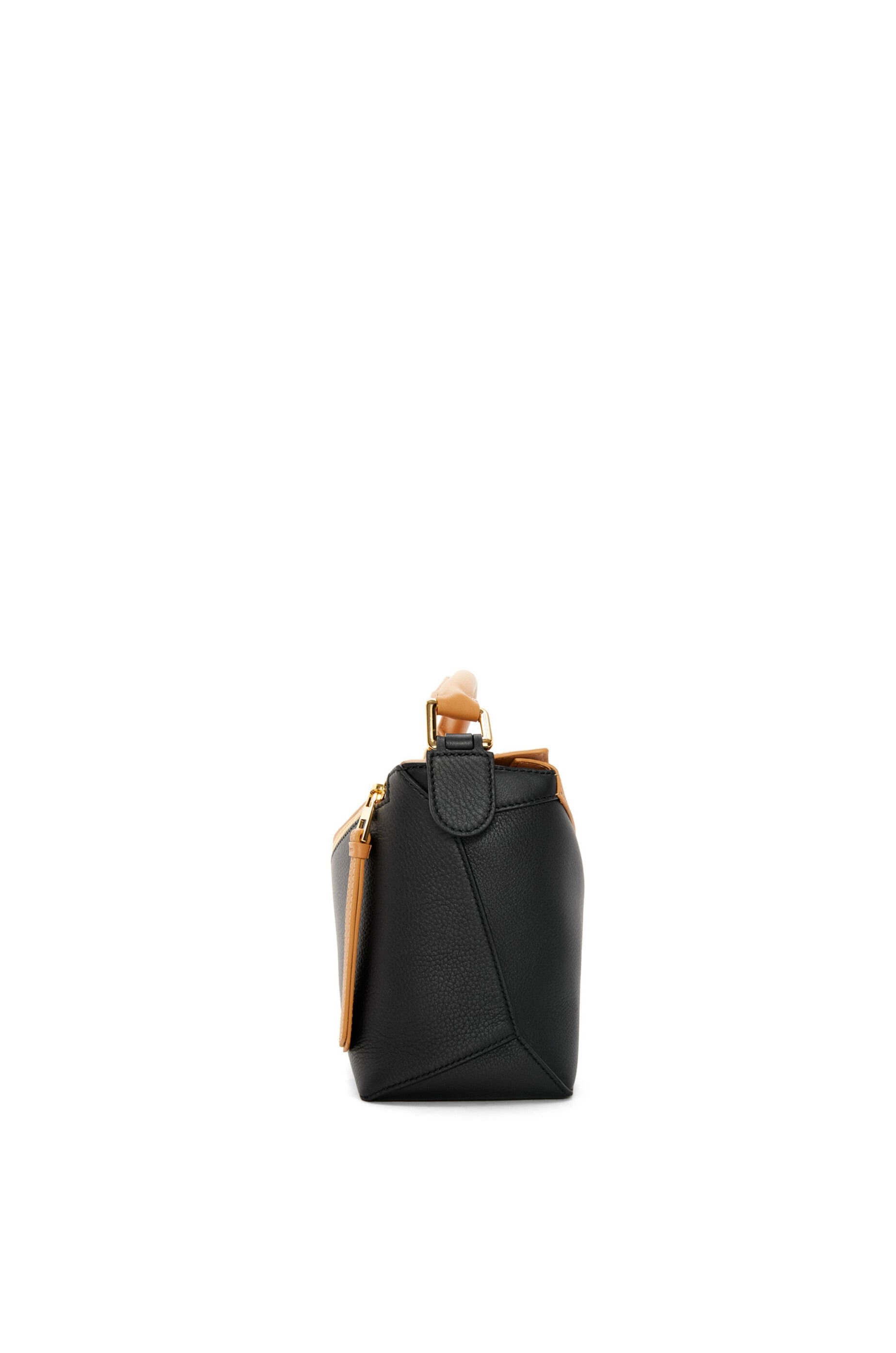 Loewe Puzzle bag small desert/black