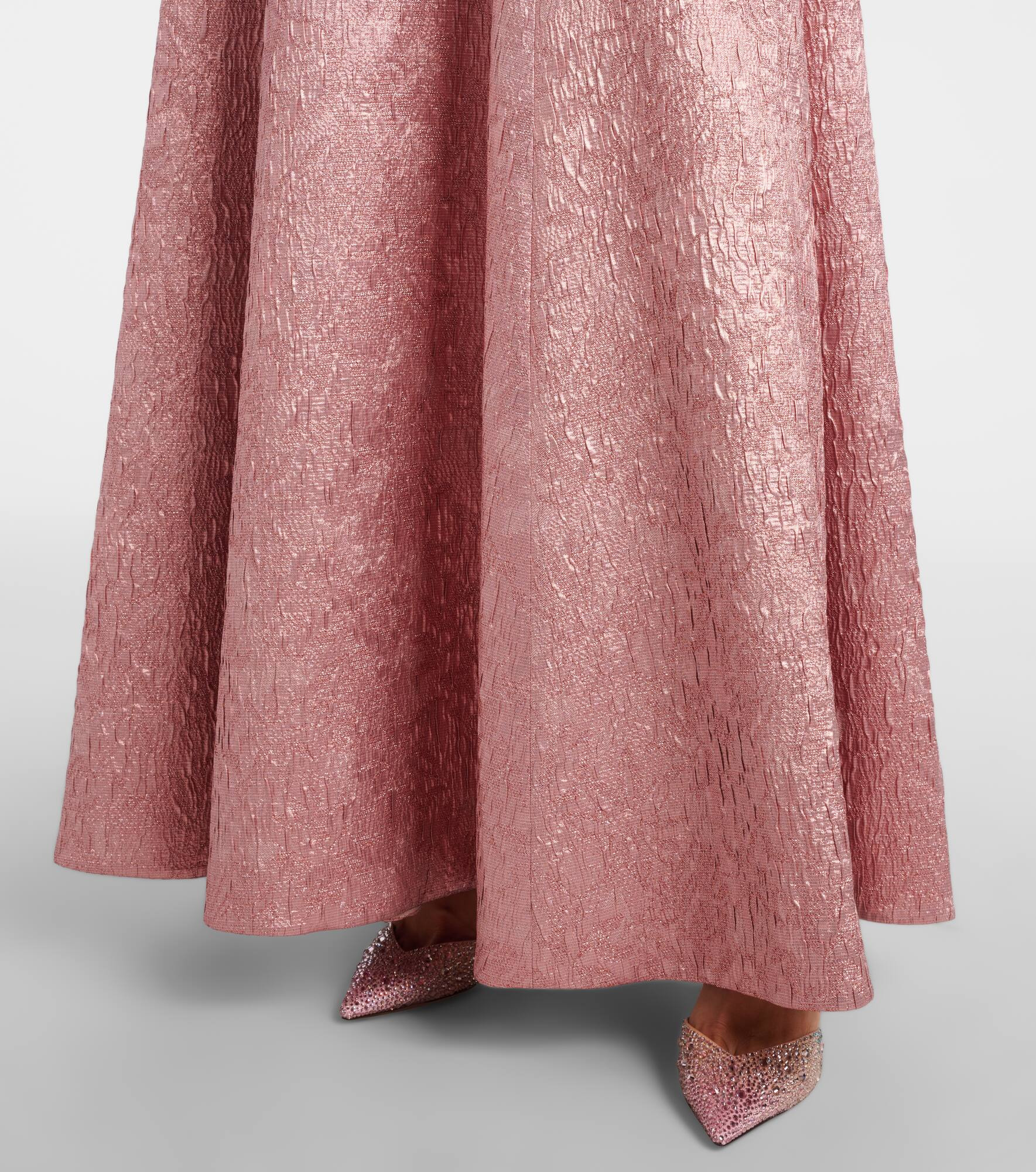 Nodin open-back cloque gown - 5