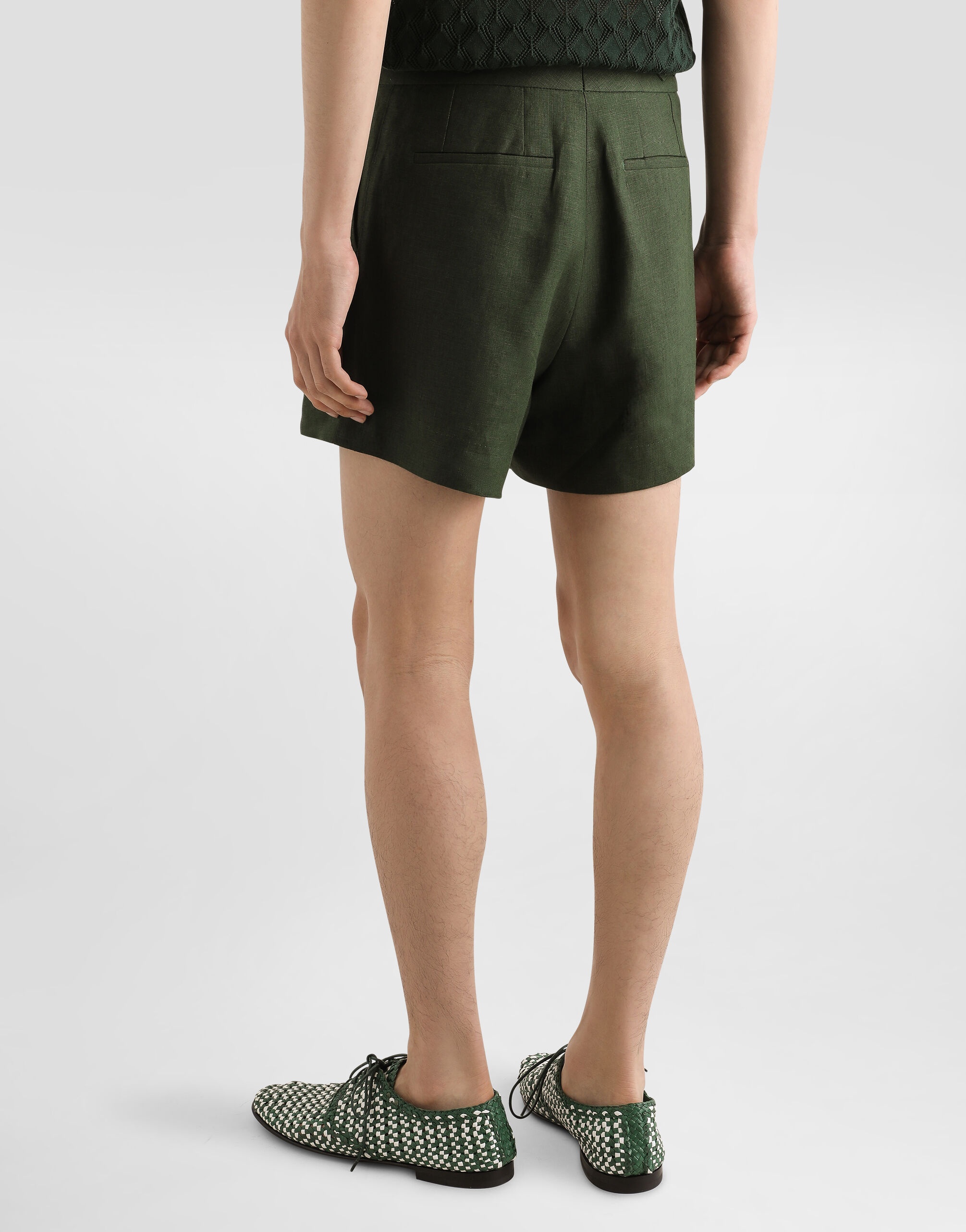Linen fabric shorts with double darts - 5