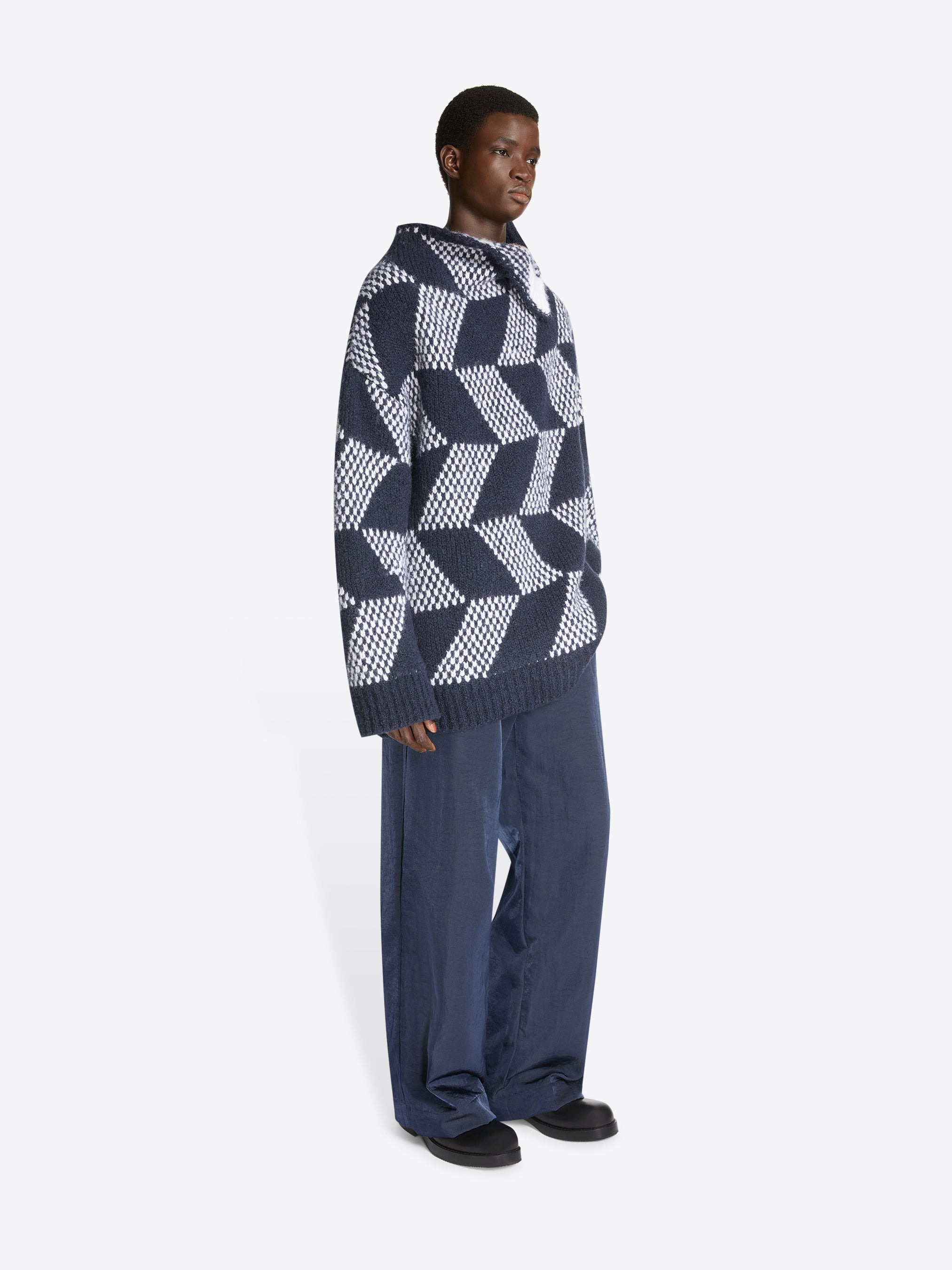 OVERSIZED GRAPHIC SWEATER - 3