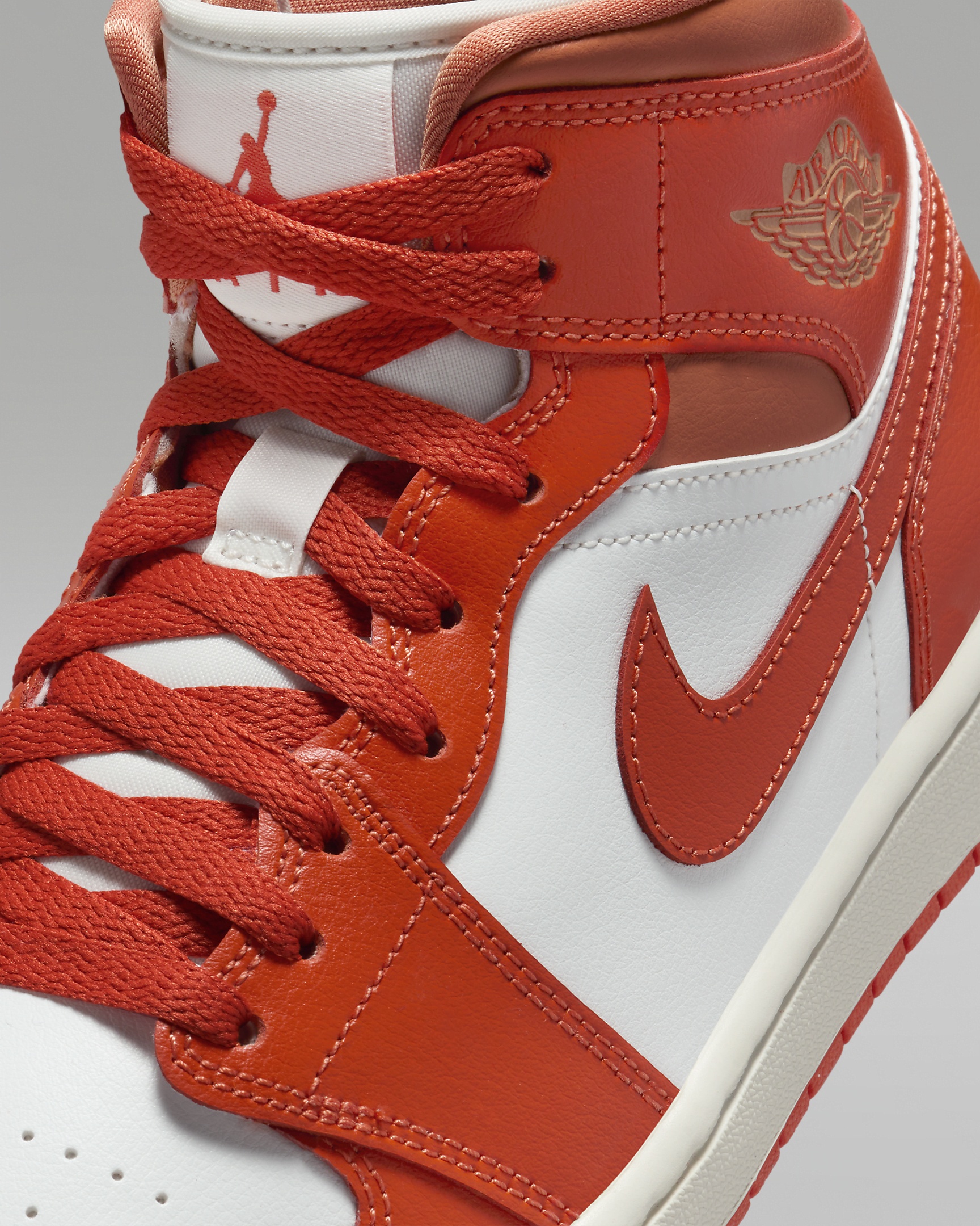 Air Jordan 1 Mid Women's Shoes - 7