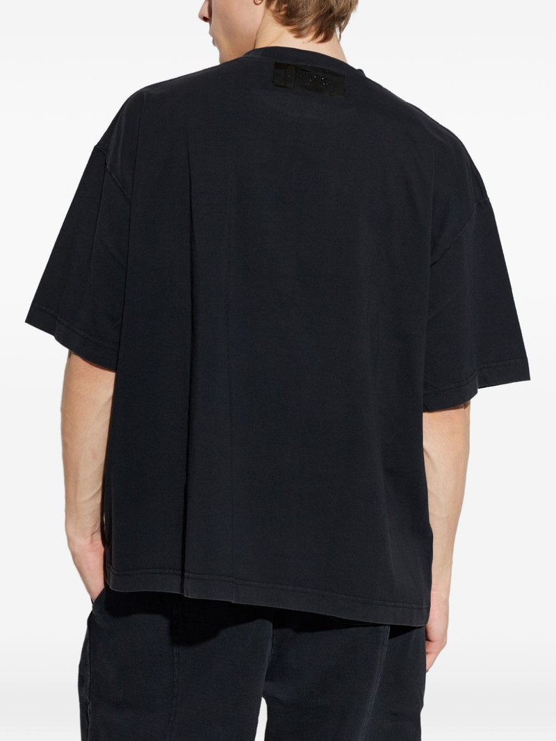 black print T-shirt 4