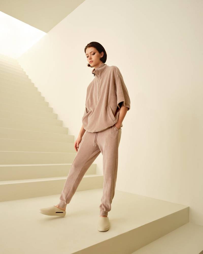 ESSENTIALS VELOUR PANT outlook