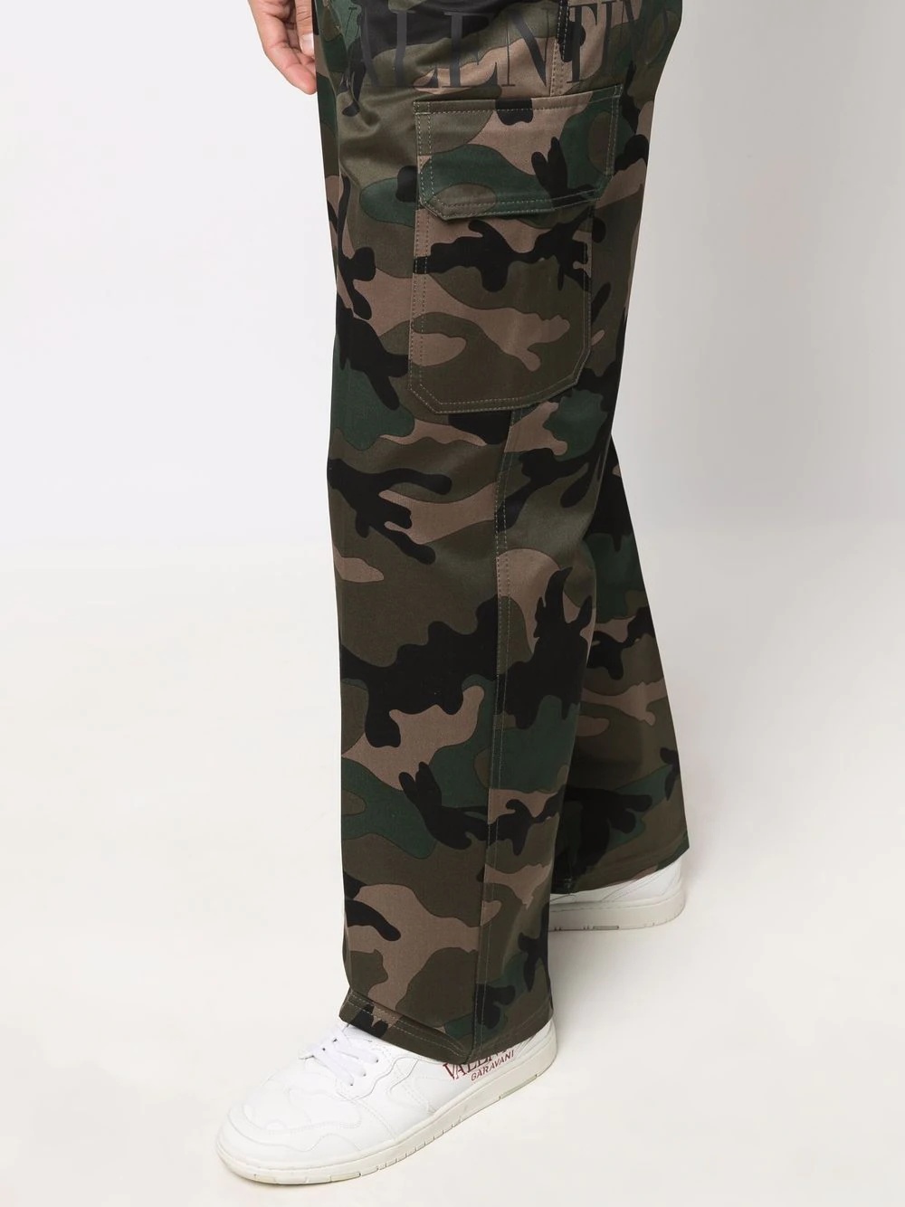 camouflage pattern straight-leg trousers - 5