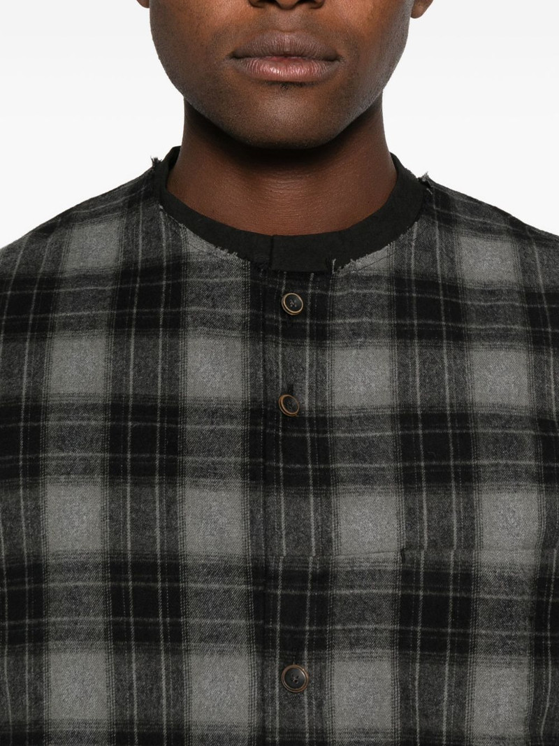 checked long-sleeved shirt 5