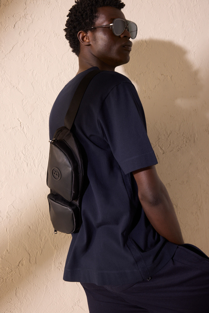 Nax Flo Belt bag in Black 7