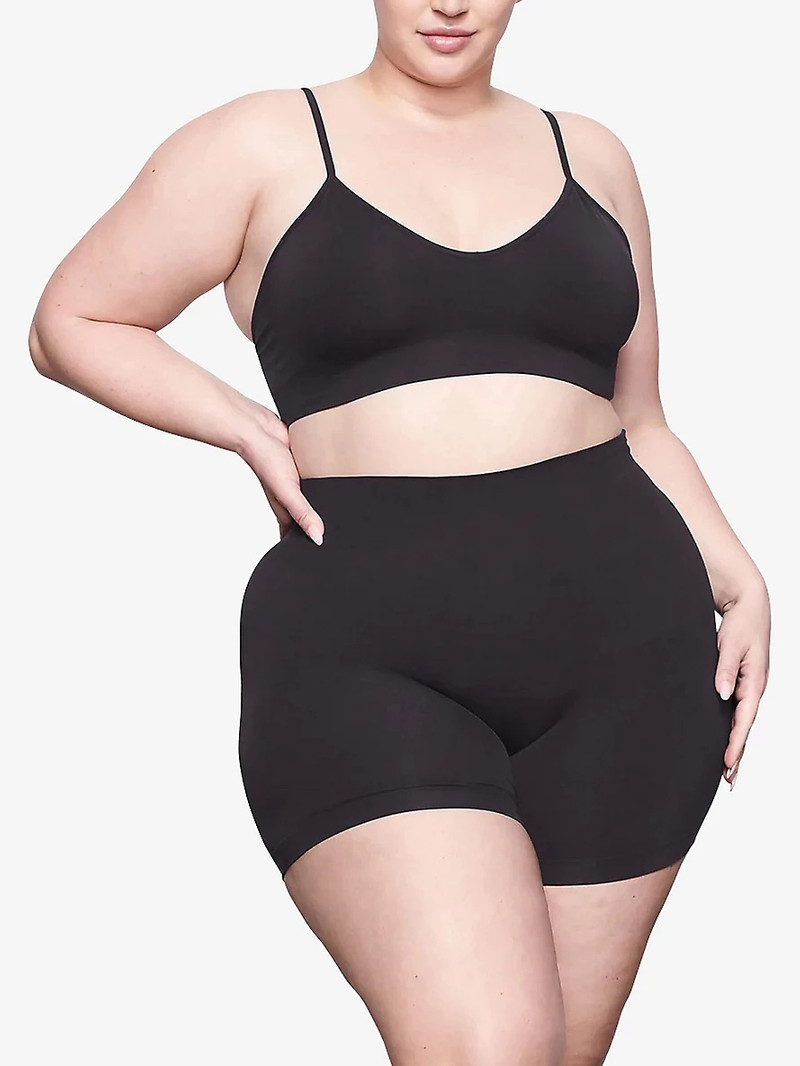 SKIMS Smoothing mid-rise stretch-woven shorts outlook