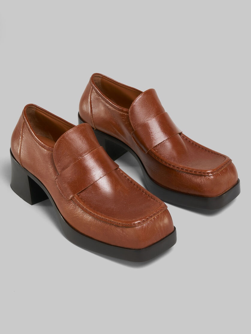 BROWN LEATHER HEELED LOAFER - 5