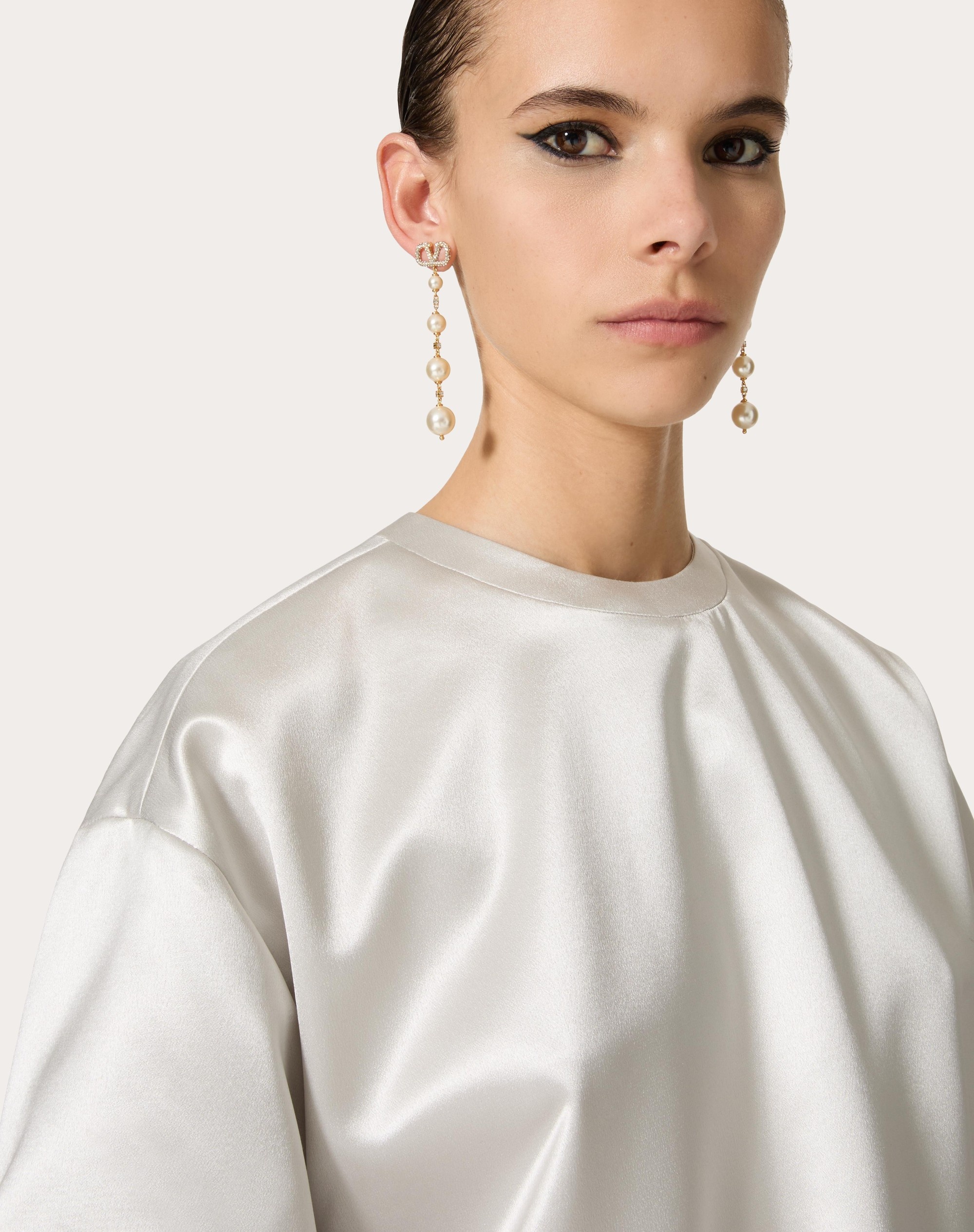 VLOGO SIGNATURE EARRINGS IN METAL, SWAROVSKI®  CRYSTALS AND PEARLS - 5