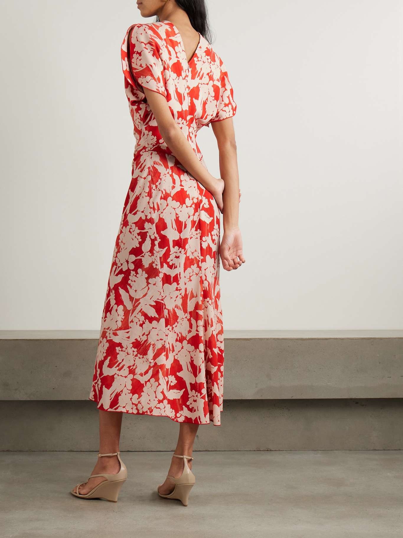 Gathered floral-print crepe midi dress Red - 3