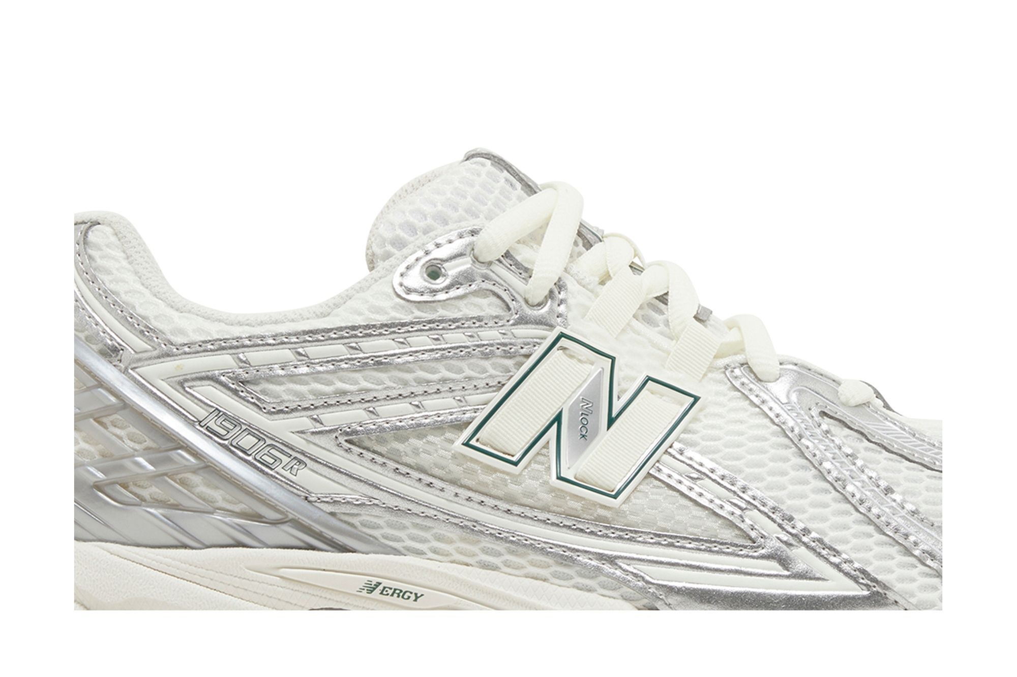 1906R 'Silver Metallic Cream' - 2