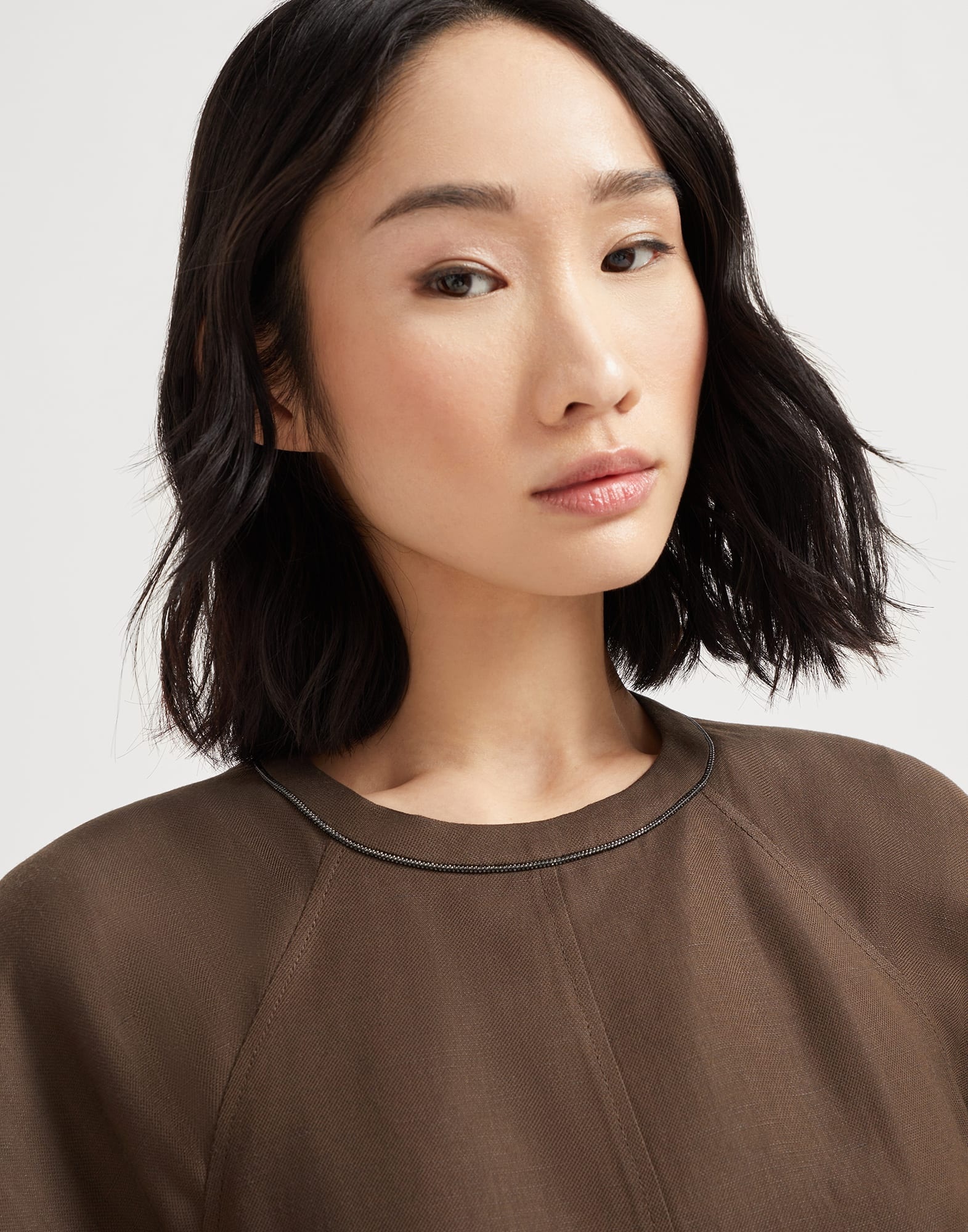 Viscose and linen fluid twill mini dress with shiny neck detail - 3