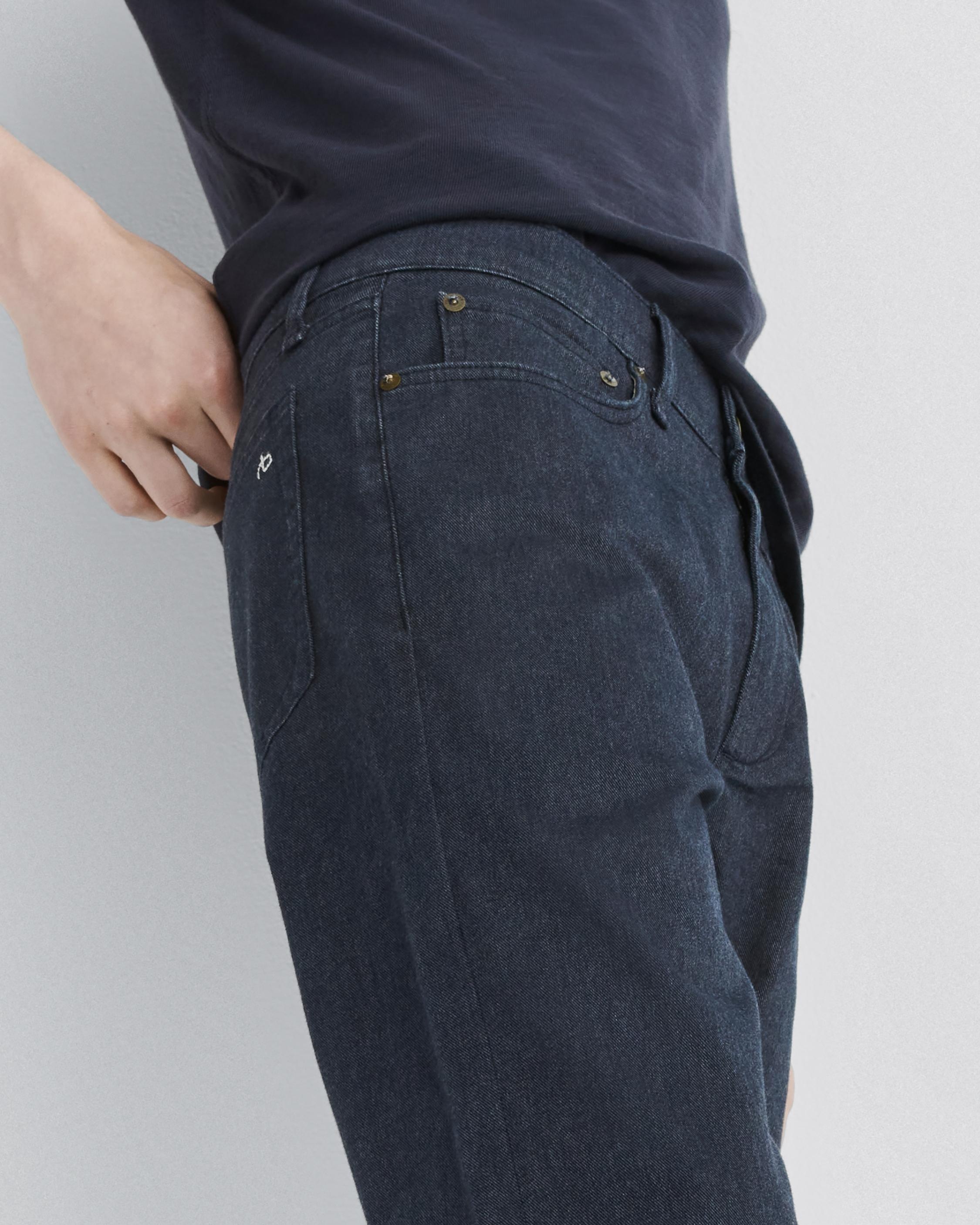 Fit 2 Brushed Twill - Navy
Slim Fit Jean - 2