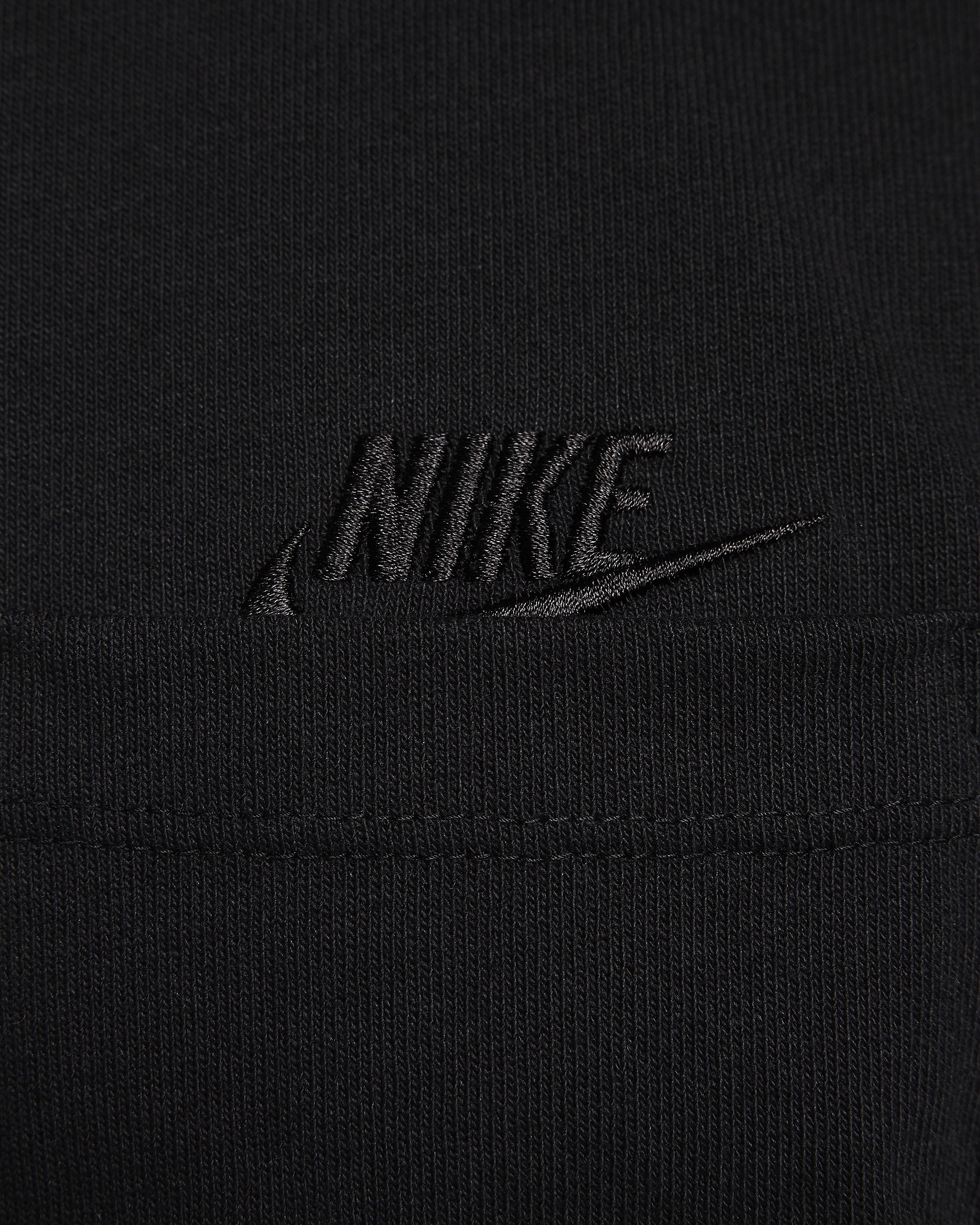 Nike Sportswear Premium Essentials Men's Pocket T-Shirt - 4