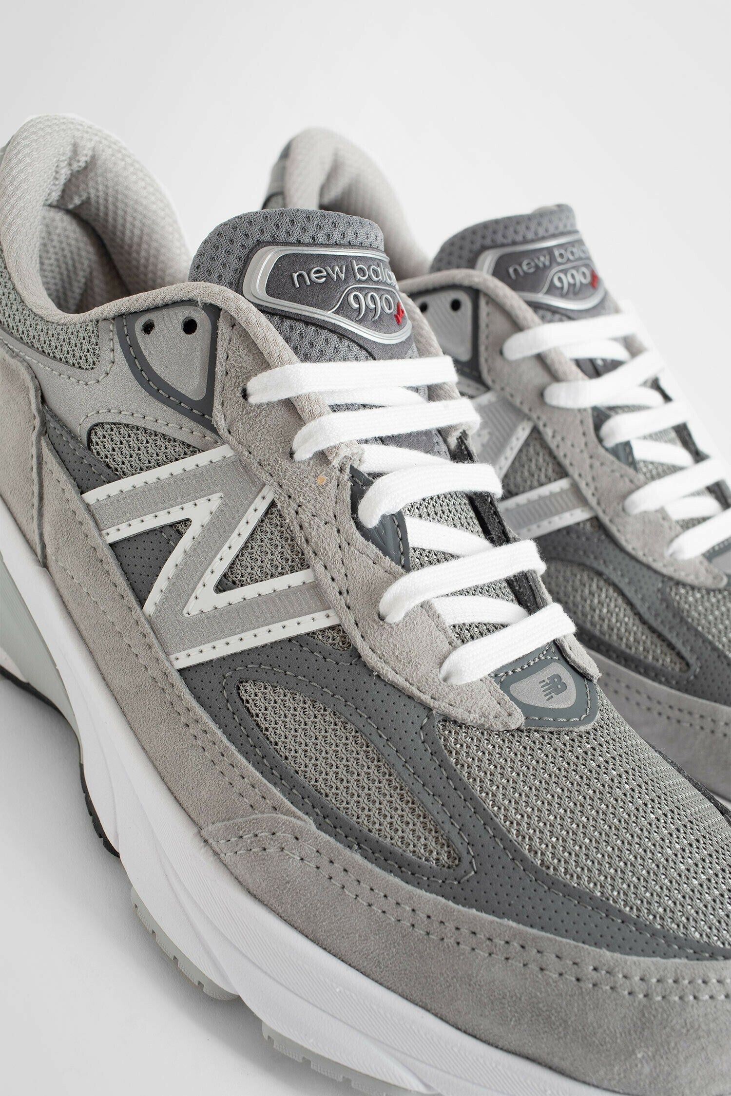 NEW BALANCE UNISEX GREY SNEAKERS - 6