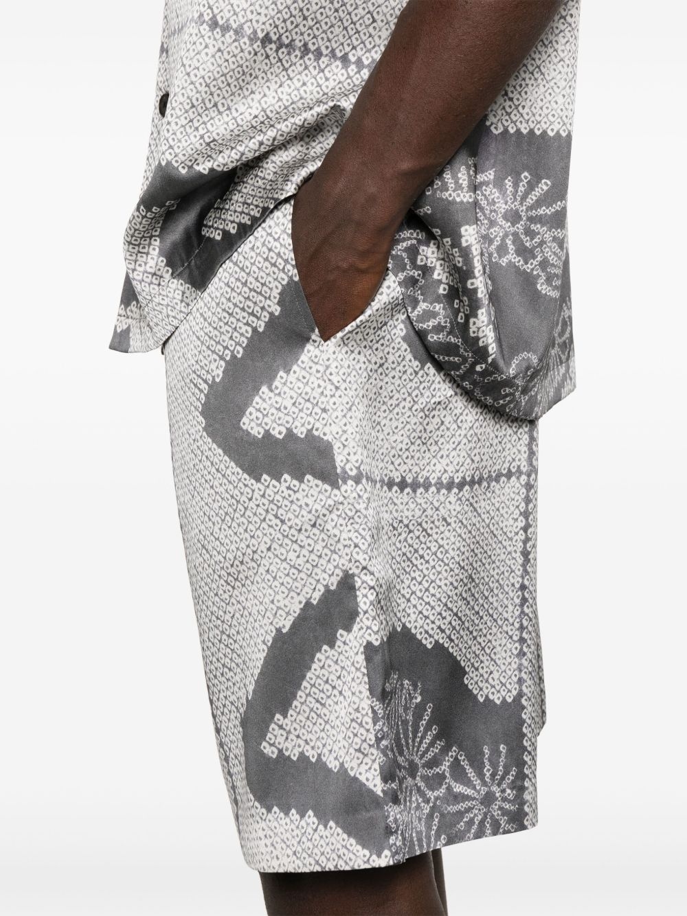graphic-print shorts - 5