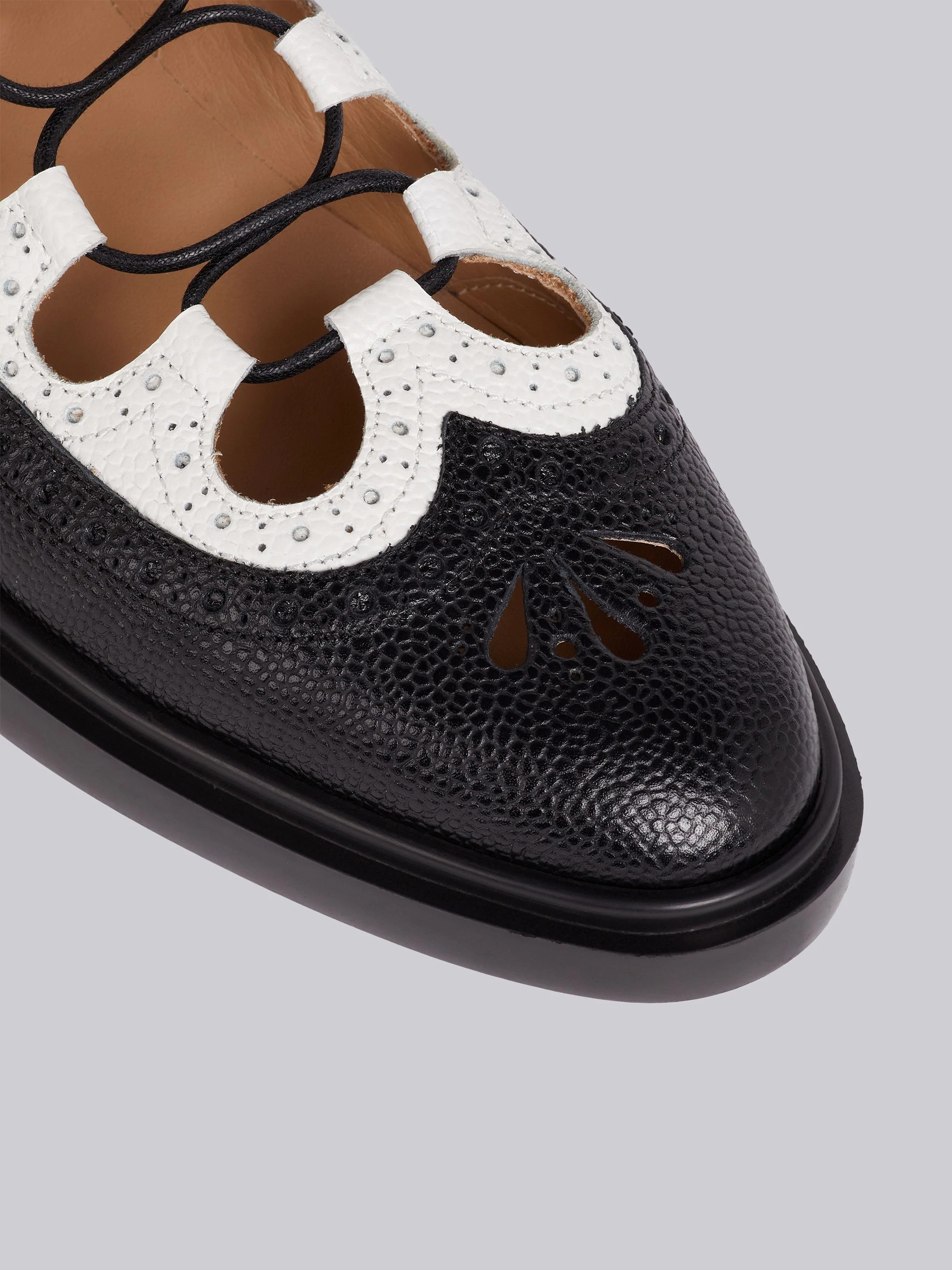 Black and White Pebbled Calfskin Ghillie Brogue - 2