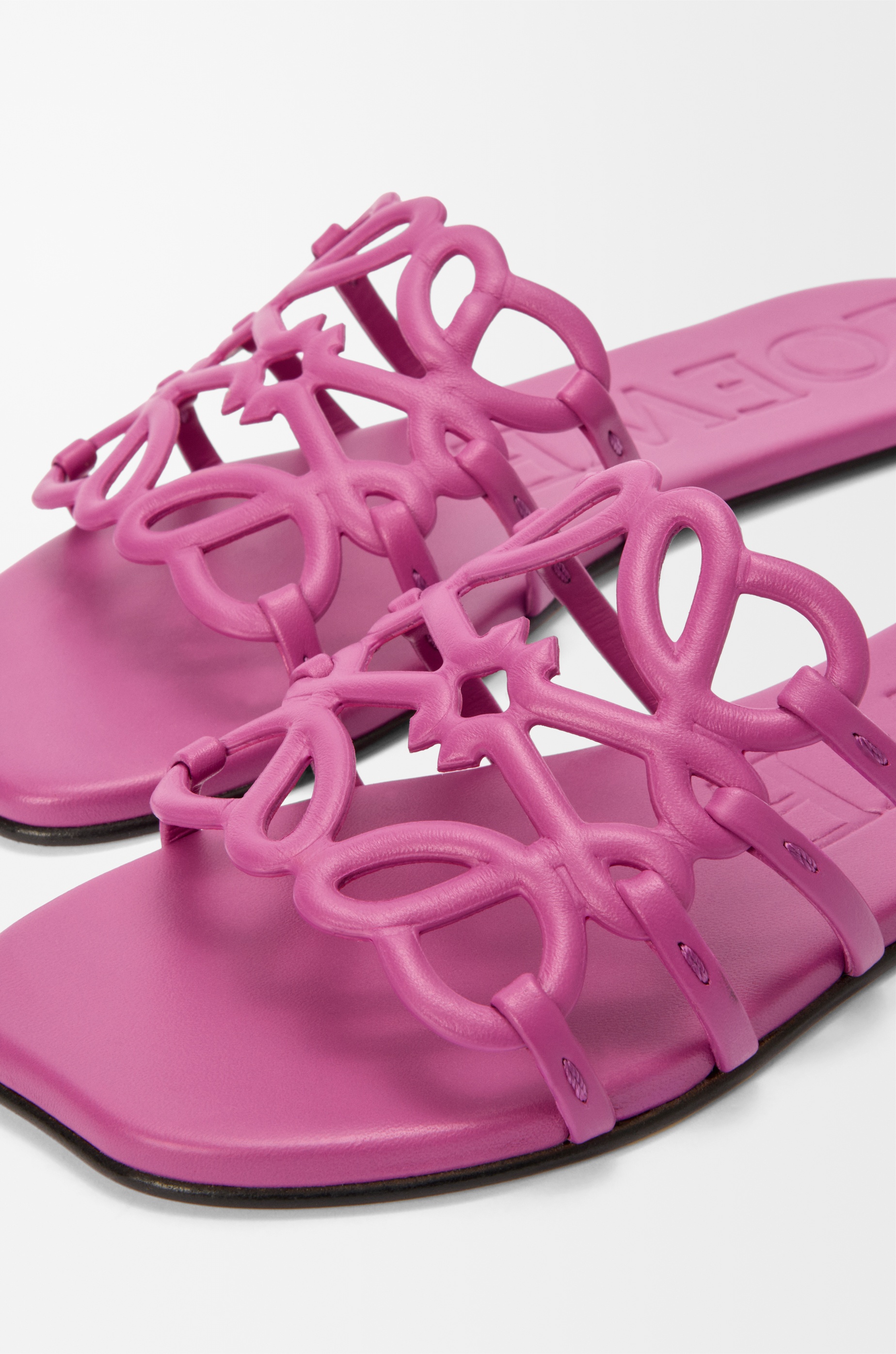 Petal Anagram slide in soft calfskin - 5