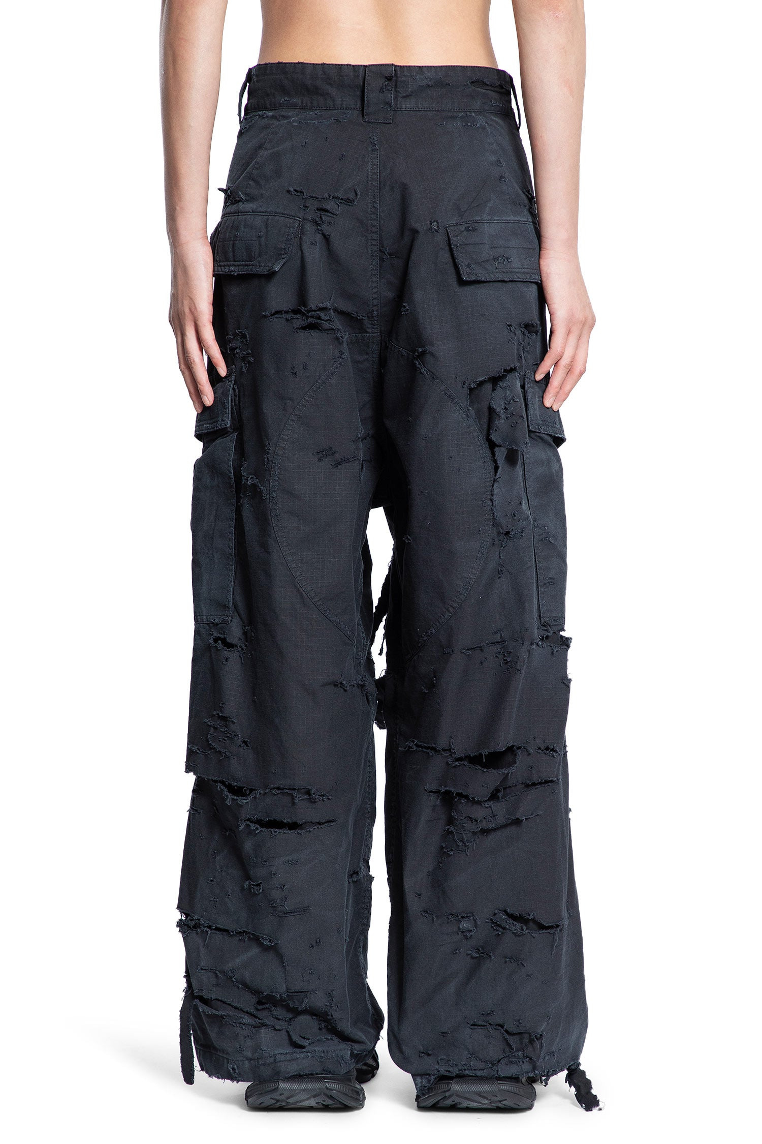Distressed Large Cargo Pants - 3