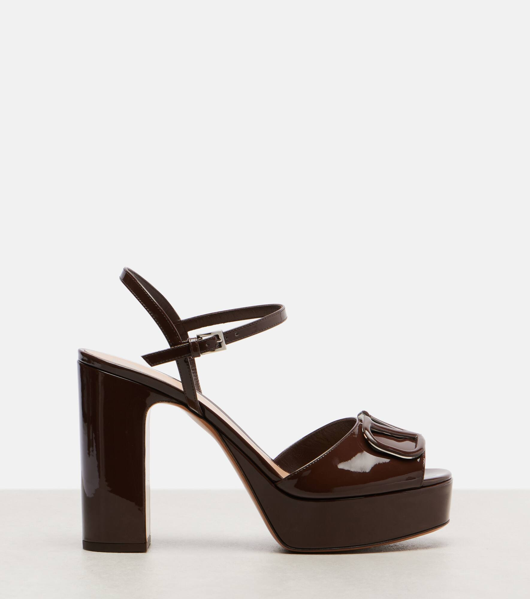 VLogo patent leather platform sandals - 4