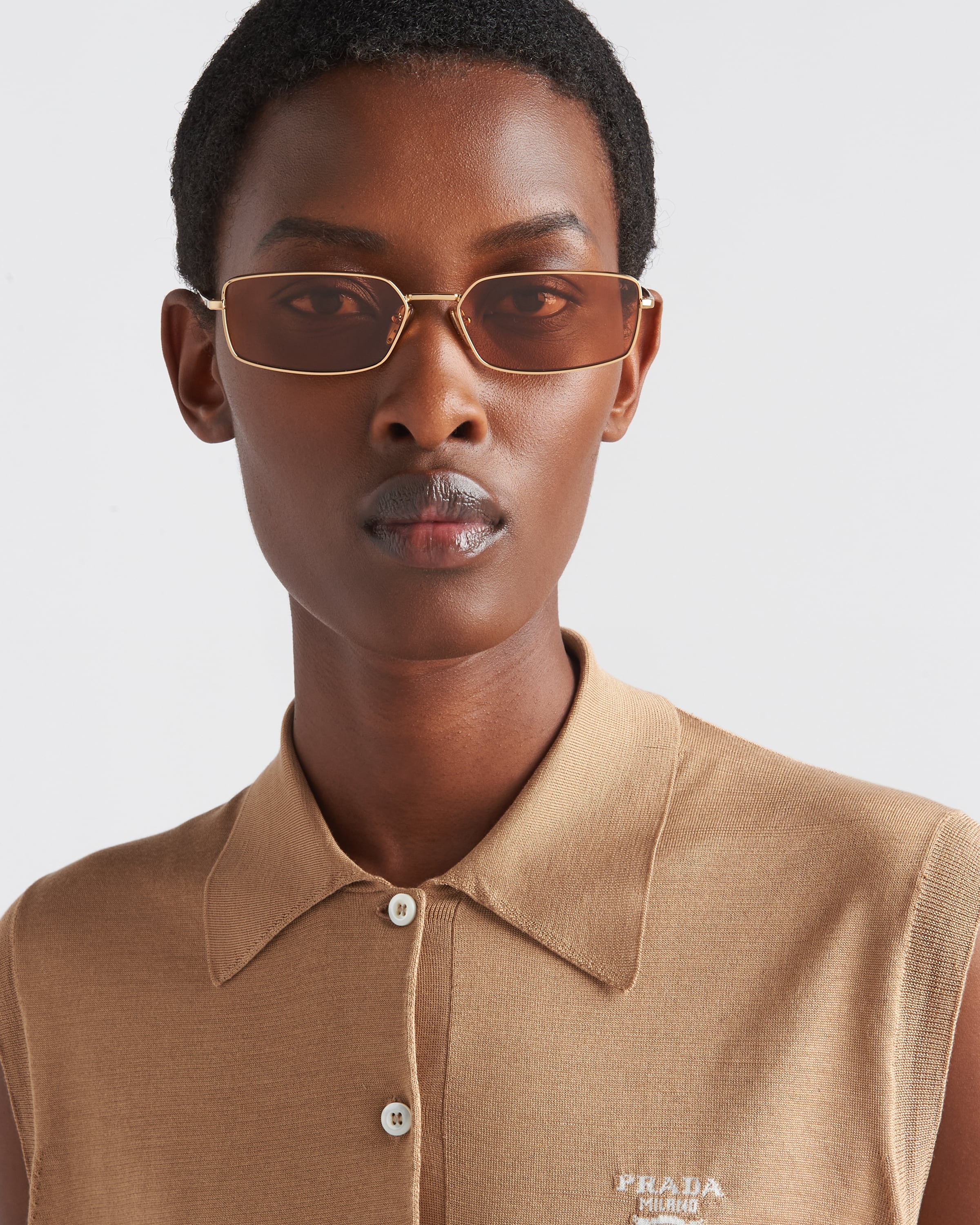 Sunglasses with the Prada logo - 6