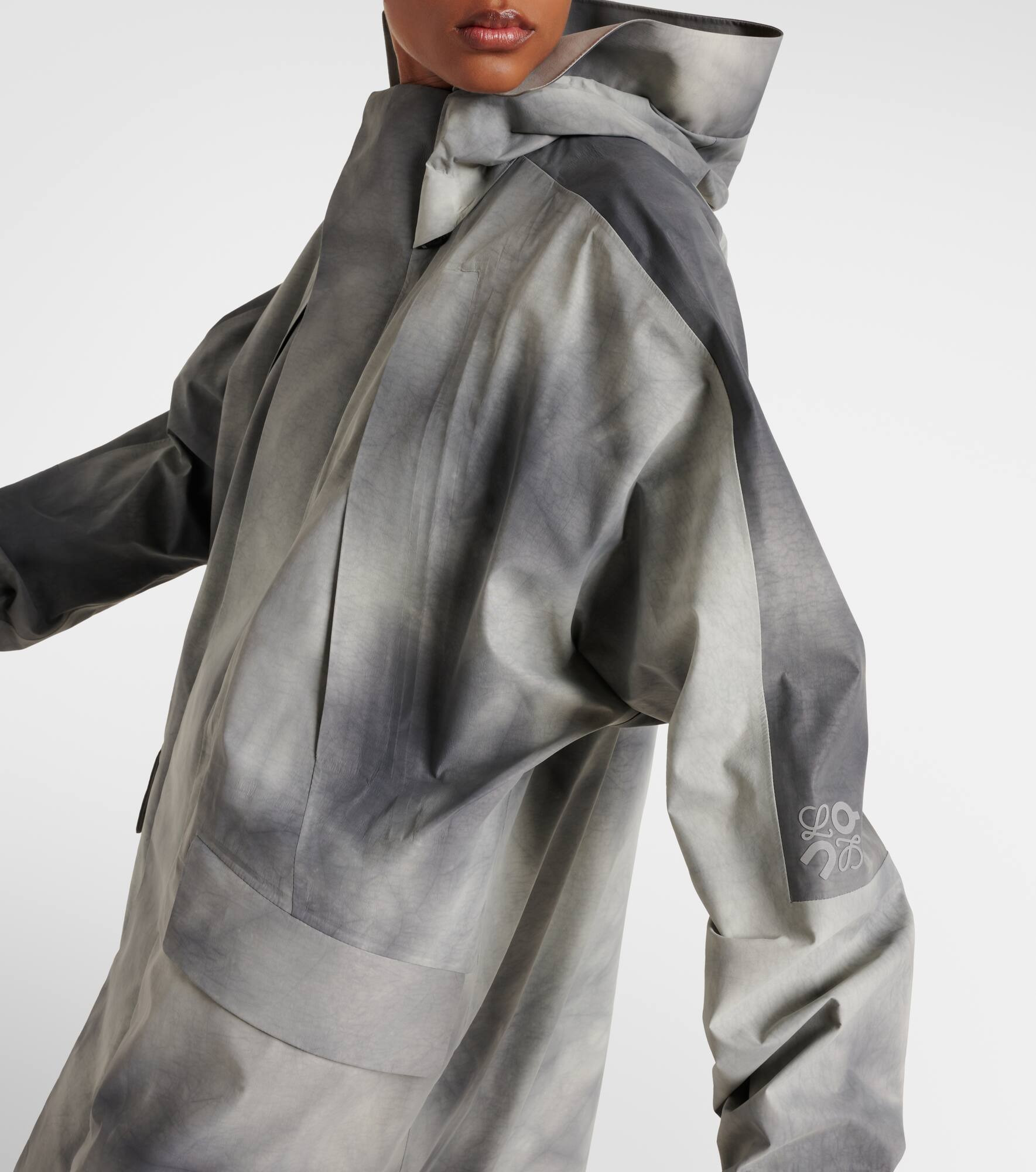 x On technical jacket - 5