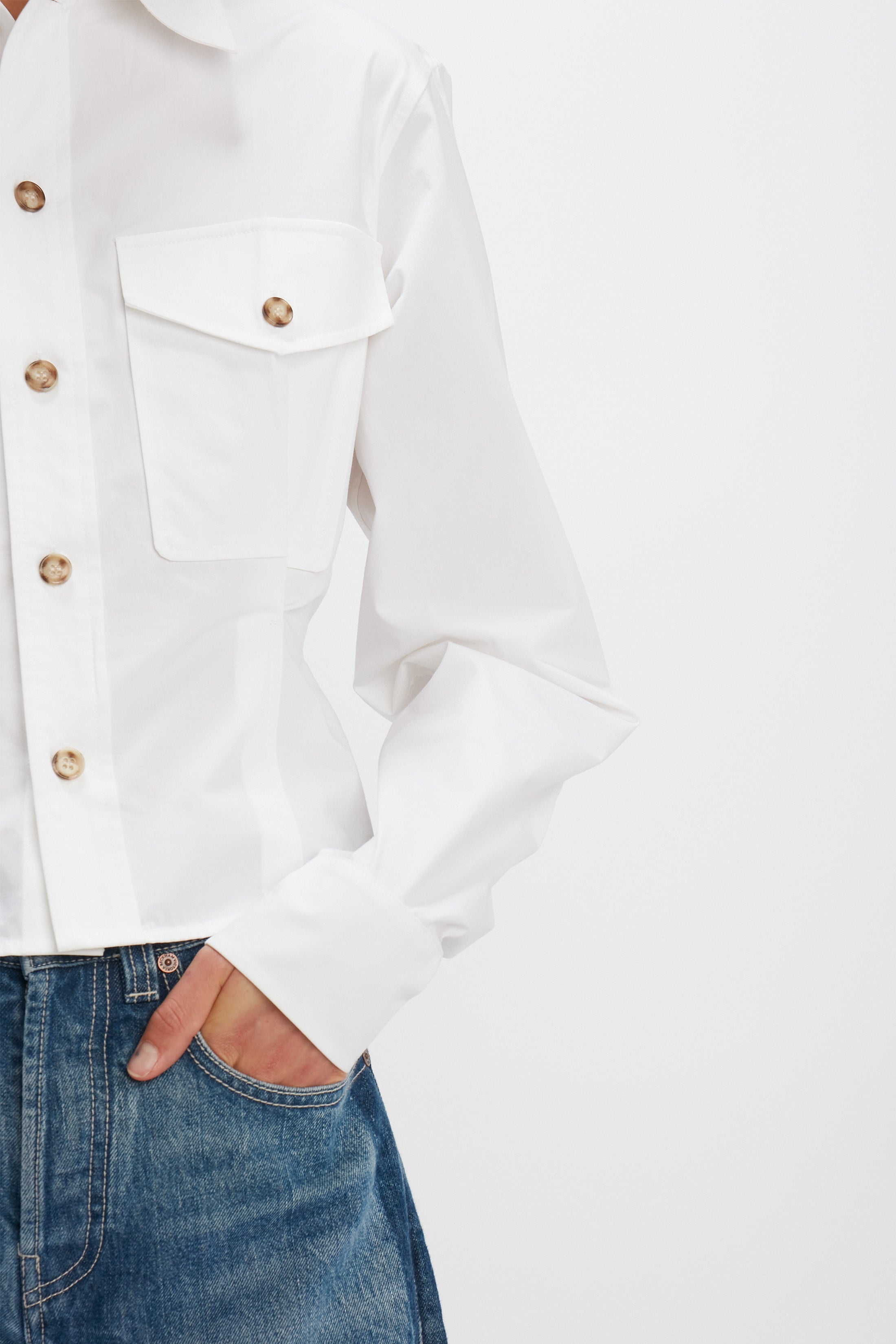 Cropped Fitted Shirt in White - 5