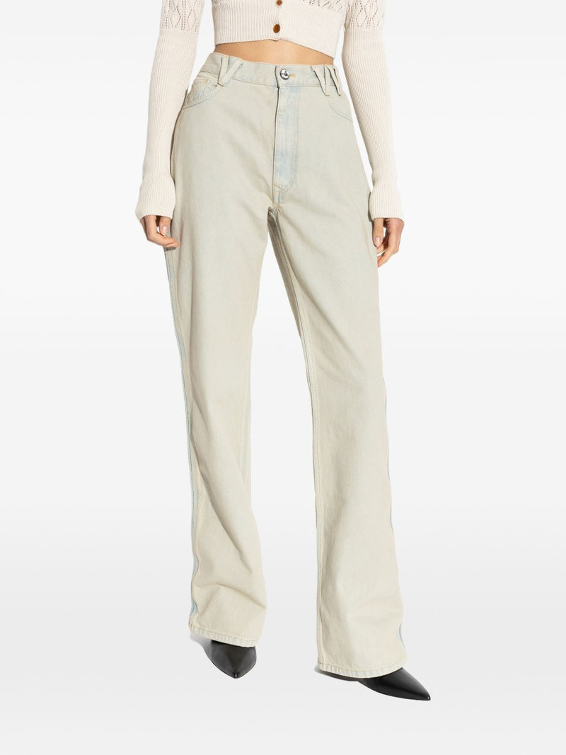 belt-loop butooned jeans 3