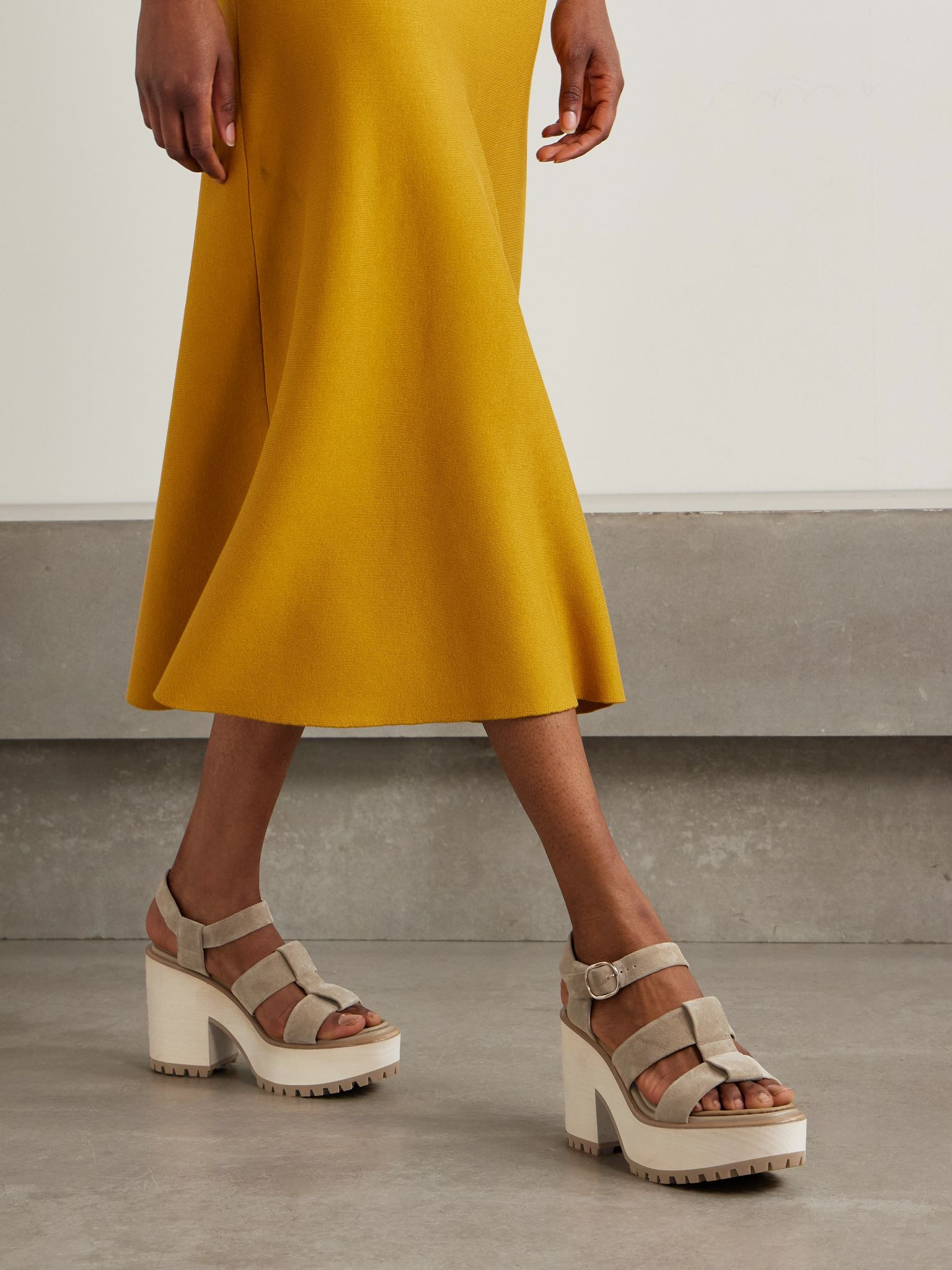 Hera suede platform sandals Taupe - 2