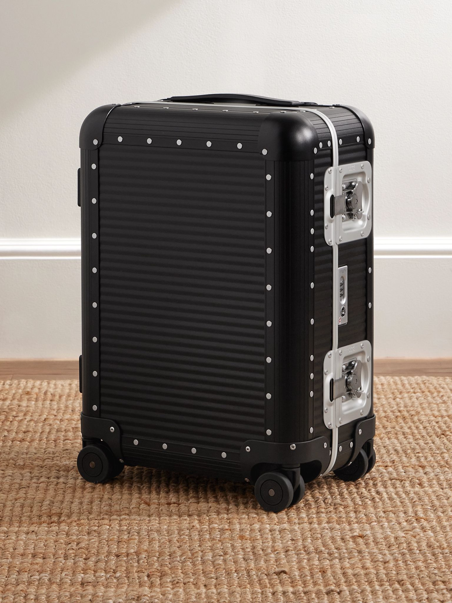 Bank Spinner 55cm Rubber-Trimmed Aluminium Suitcase Black - 1