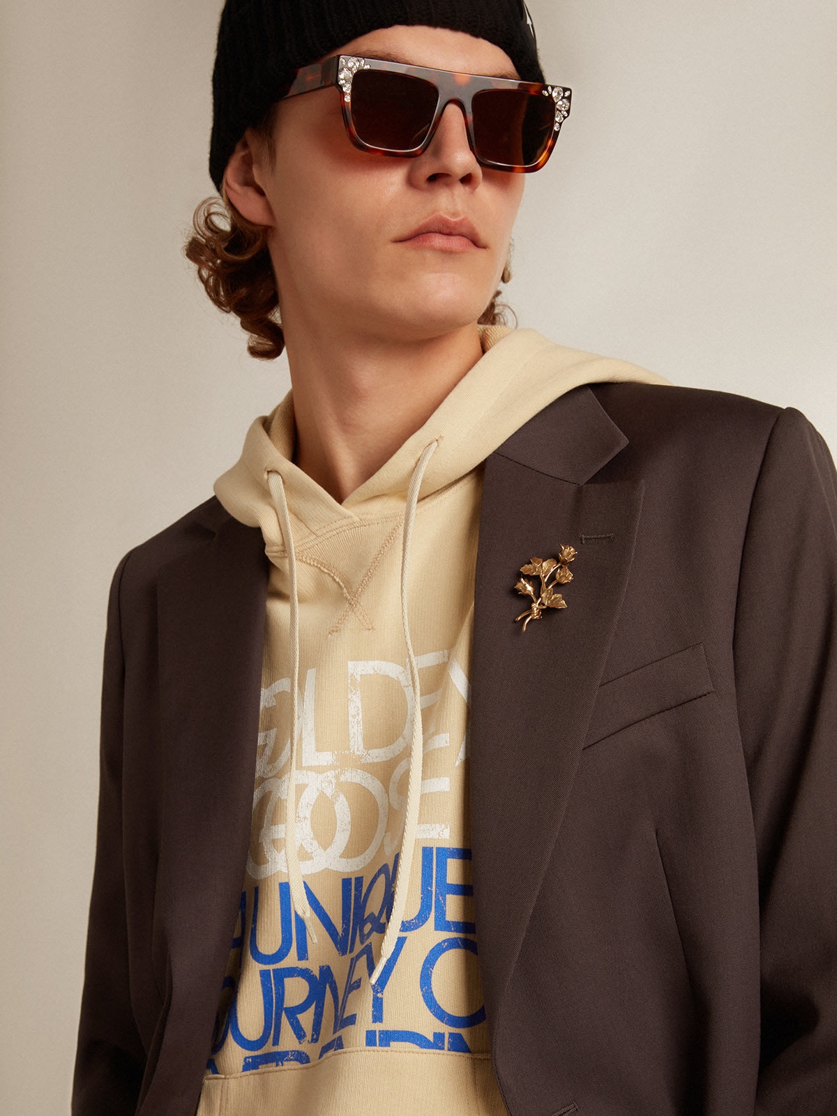 Marzipan-colored sweatshirt with lettering on the front - 3