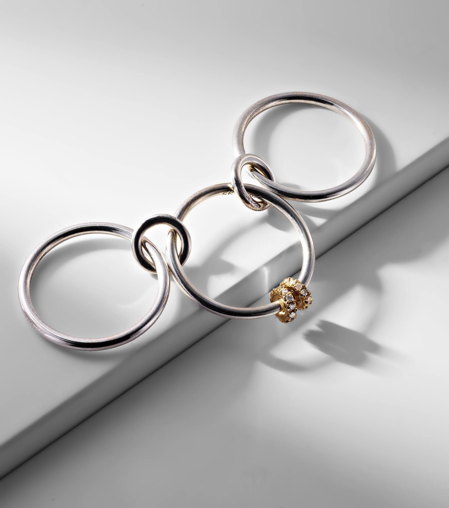 Sterling silver and 18kt gold linked rings with diamonds - 5