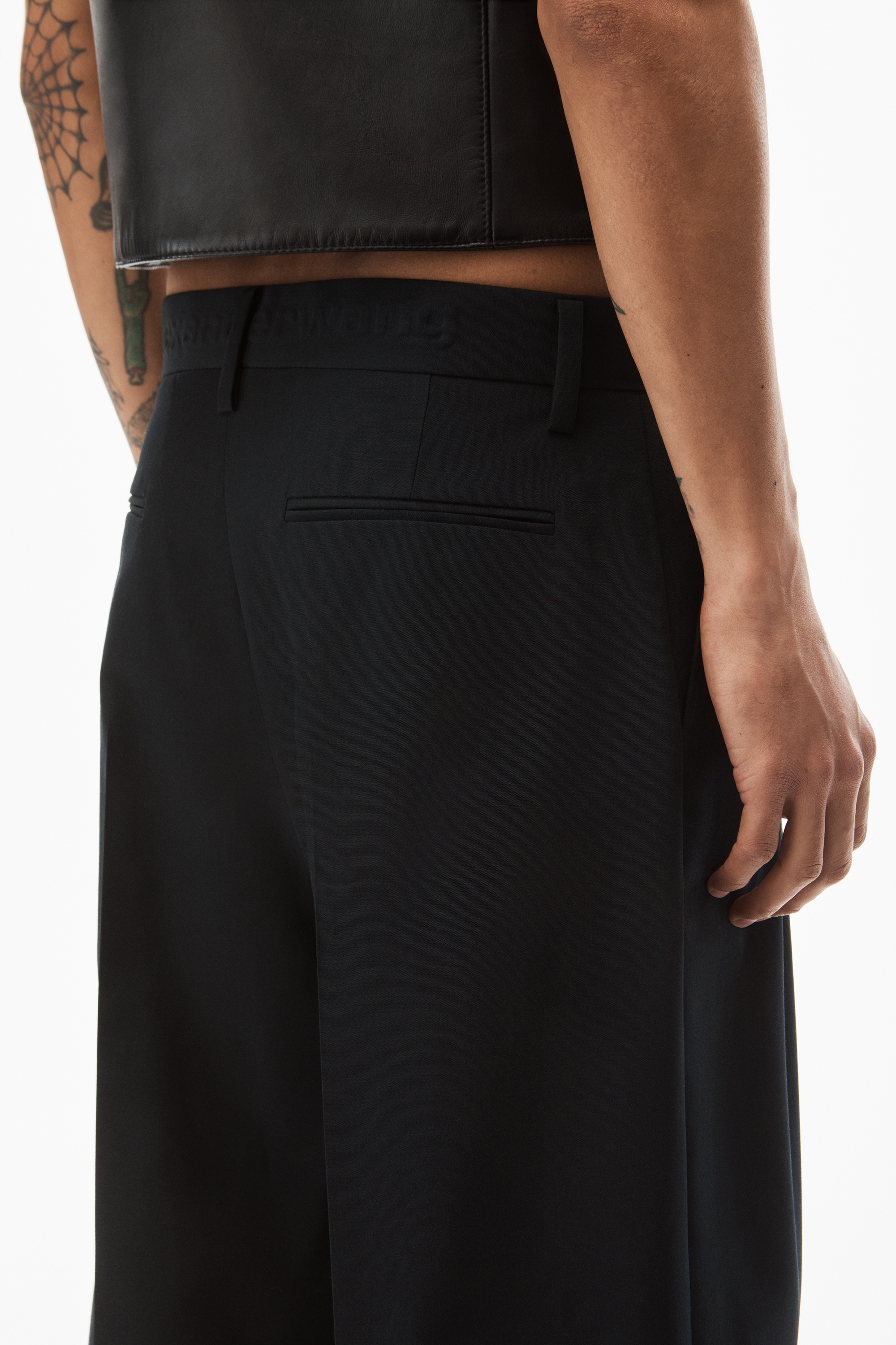 THREE PLEAT TAILORED SHORT IN WOOL BLEND - 6